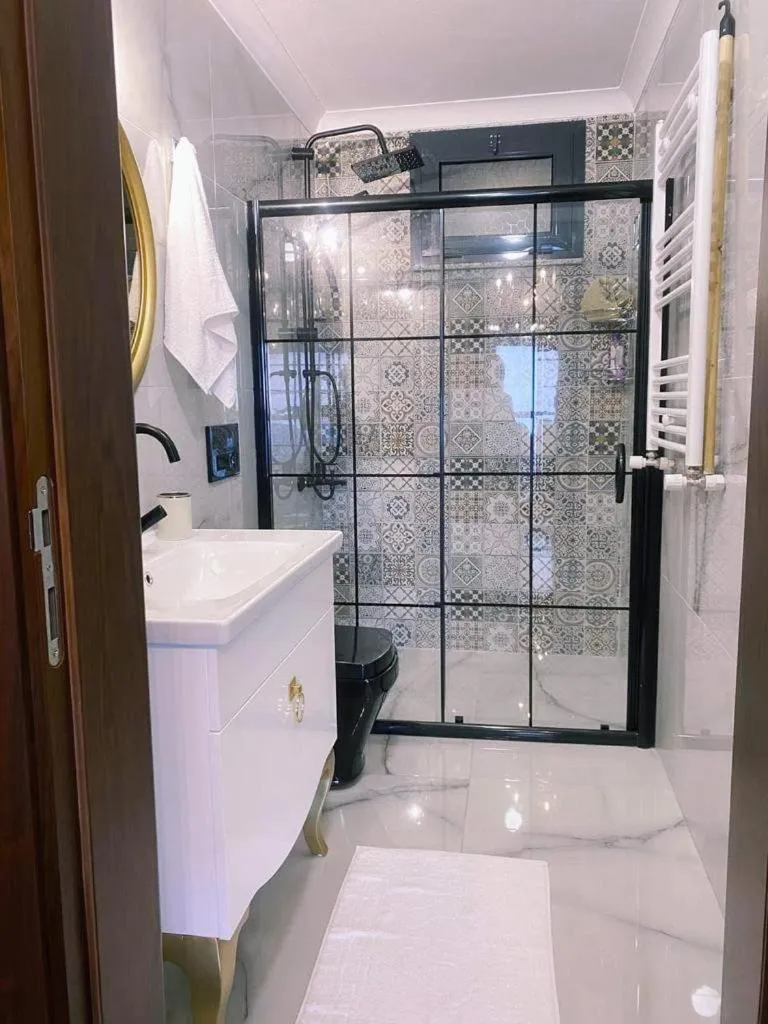 POISON GARDEN SUİTE