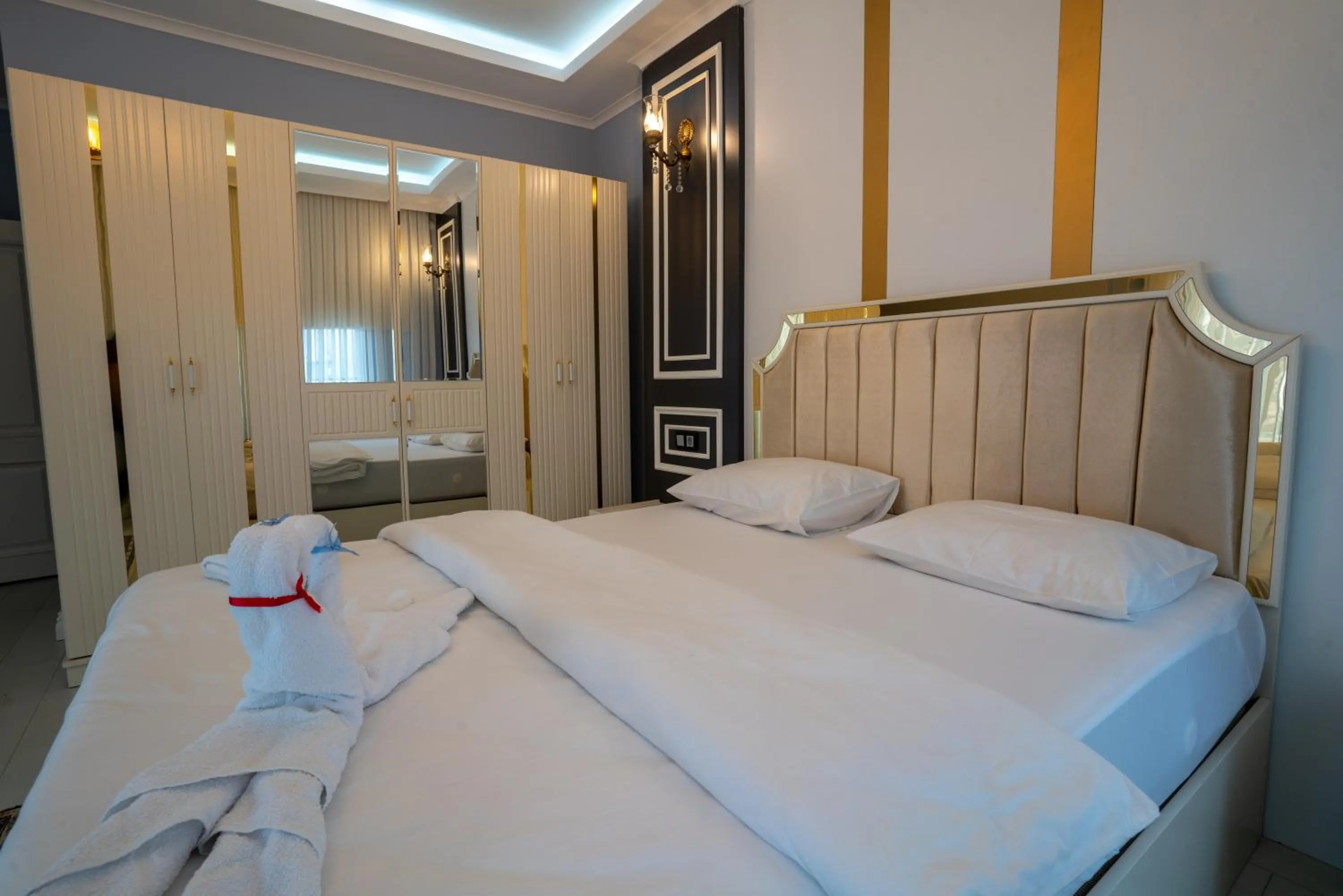 Bed in POISON GARDEN SUİTE