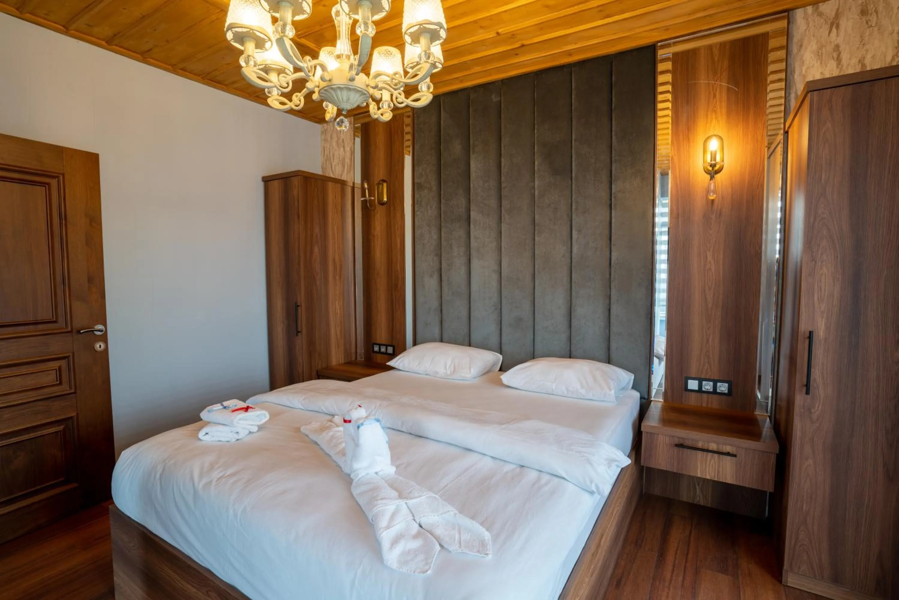 Bed in POISON GARDEN SUİTE