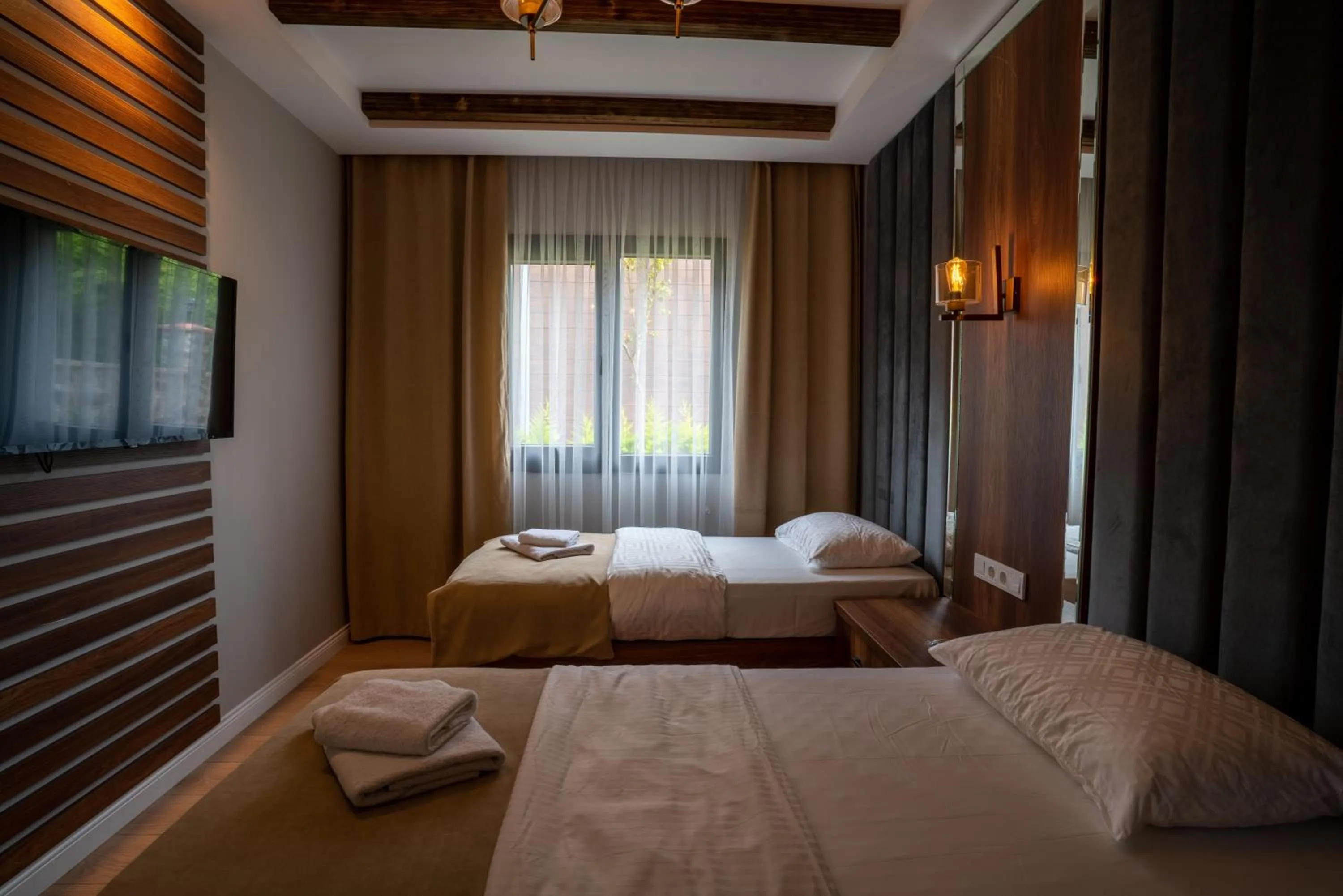 Bed in POISON GARDEN SUİTE