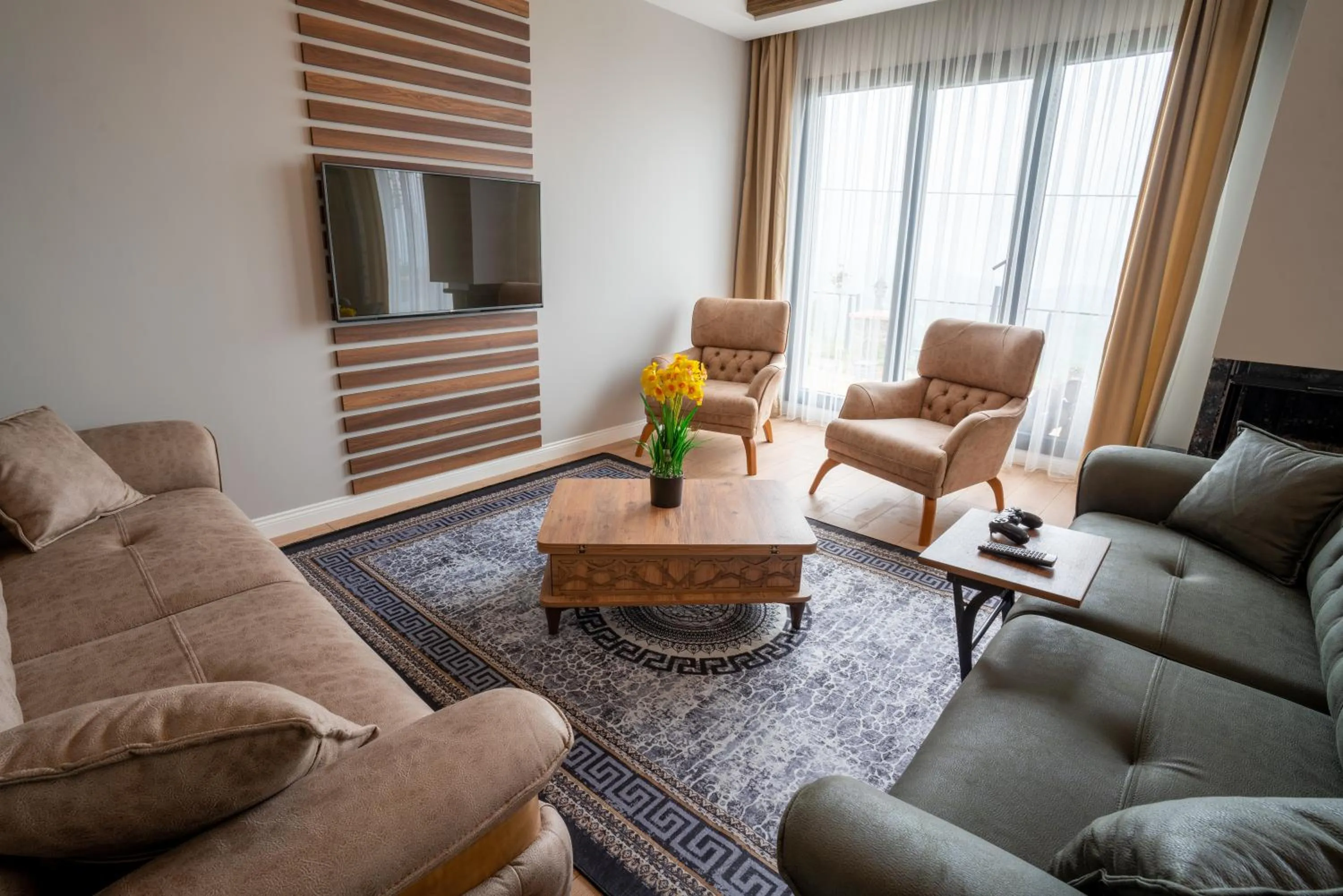 POISON GARDEN SUİTE