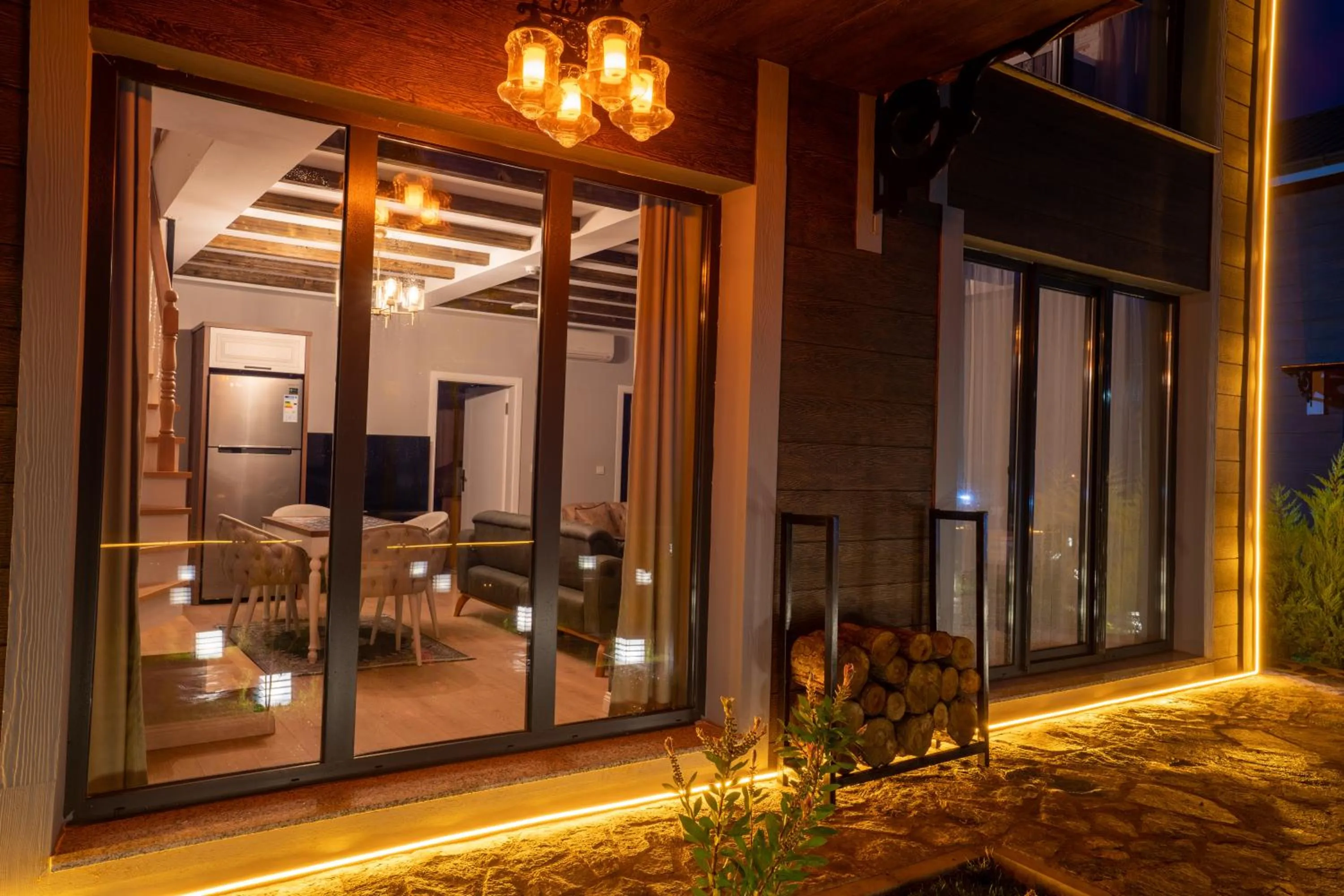 POISON GARDEN SUİTE