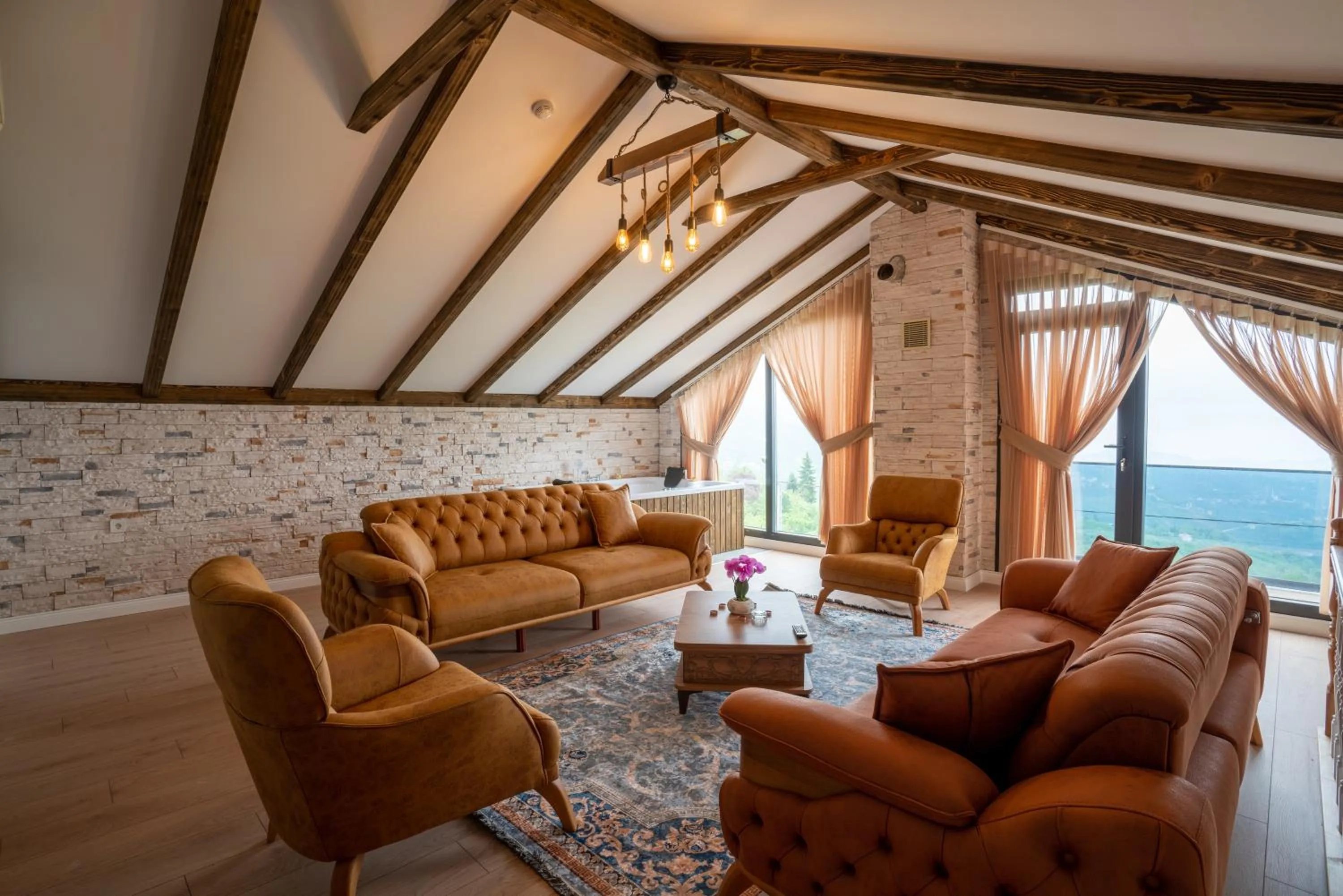 POISON GARDEN SUİTE