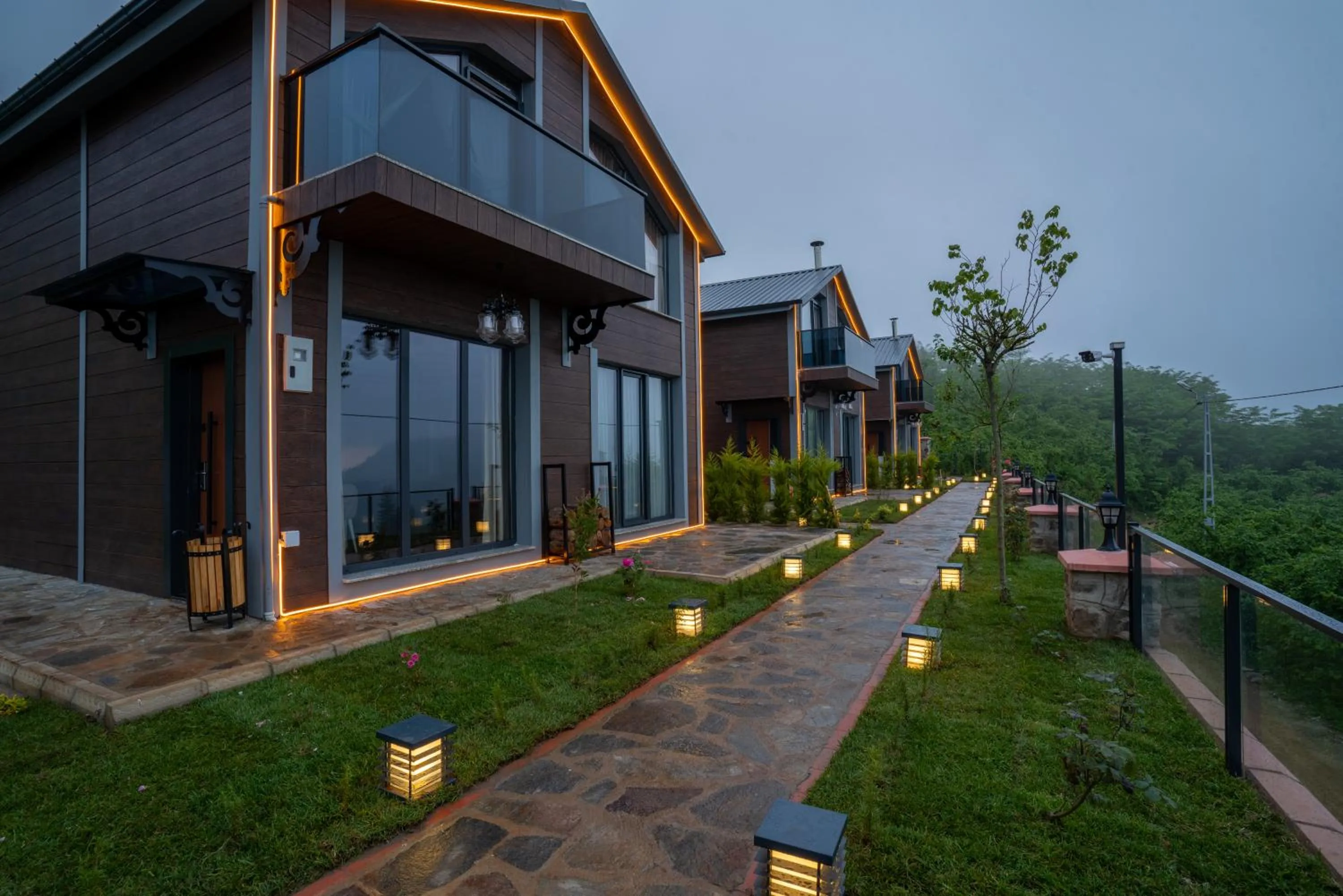 POISON GARDEN SUİTE