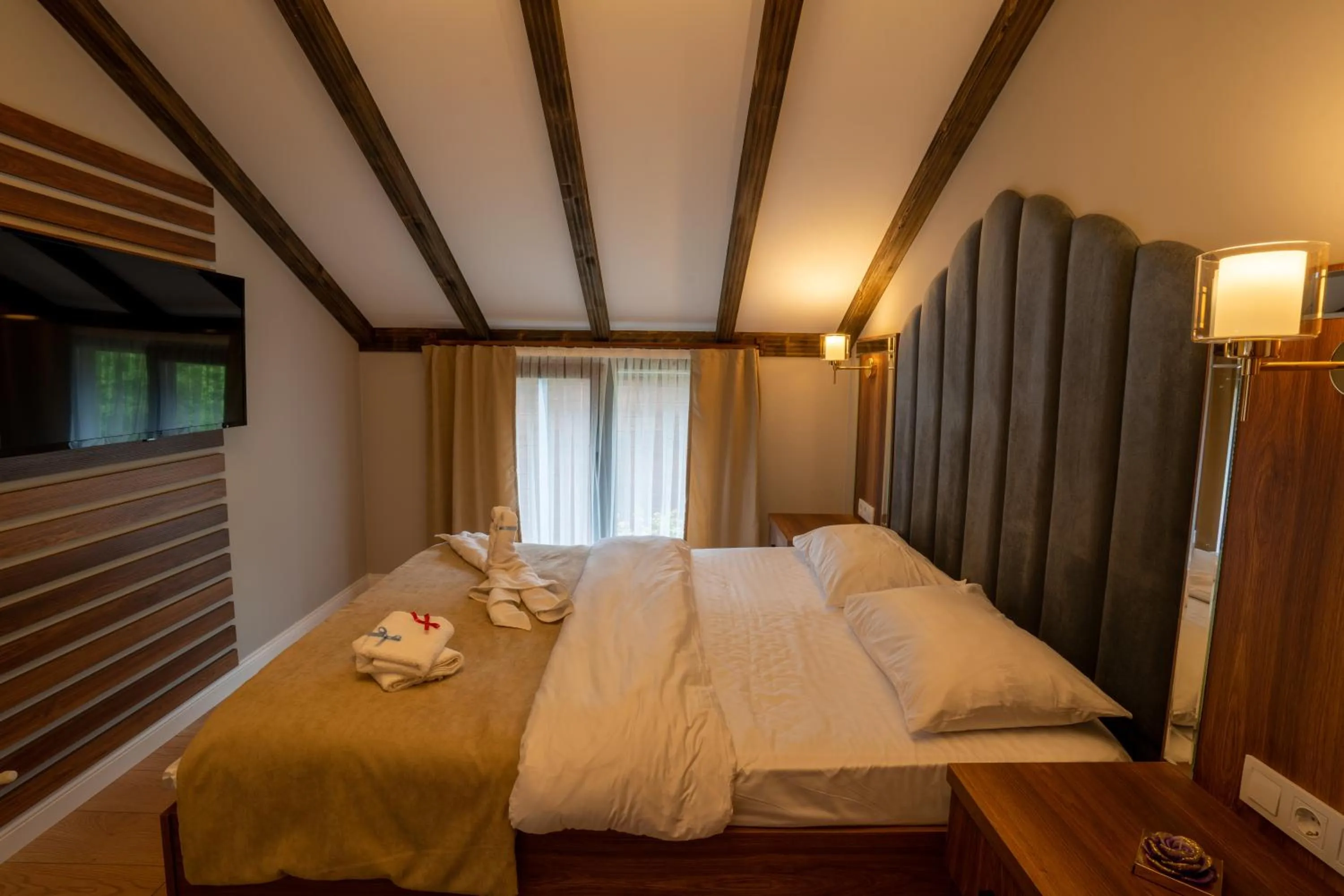 Bed in POISON GARDEN SUİTE