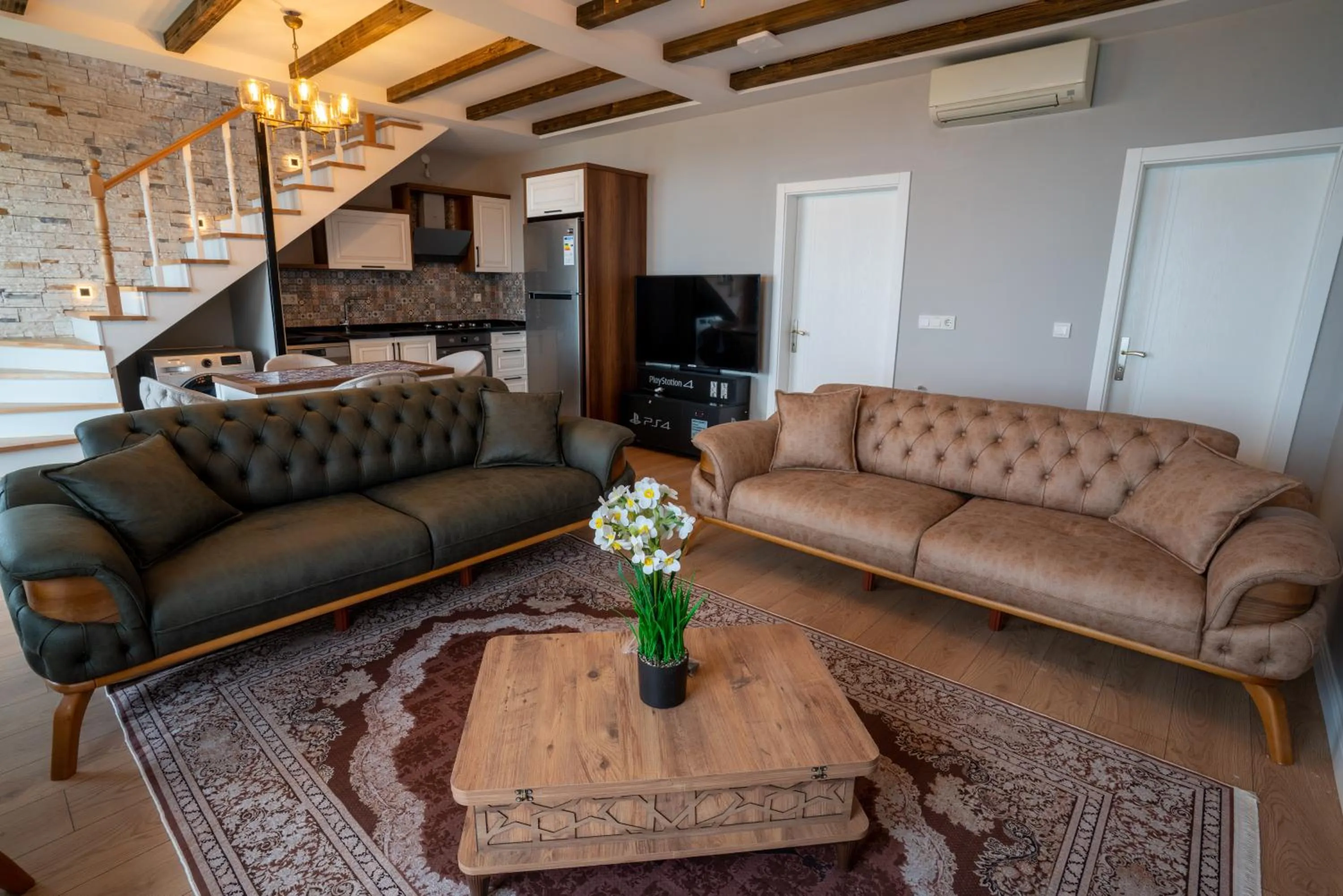 POISON GARDEN SUİTE