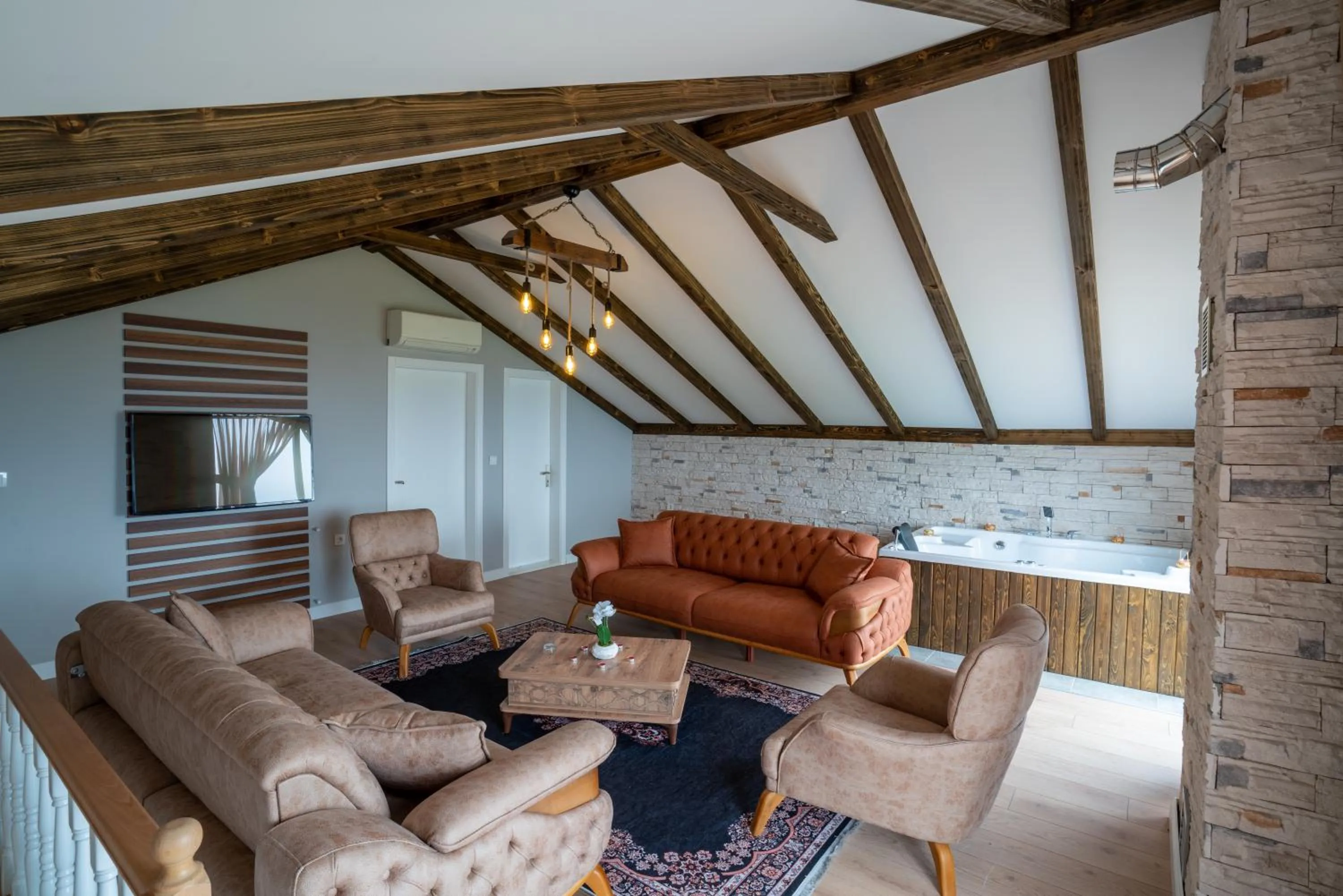 POISON GARDEN SUİTE