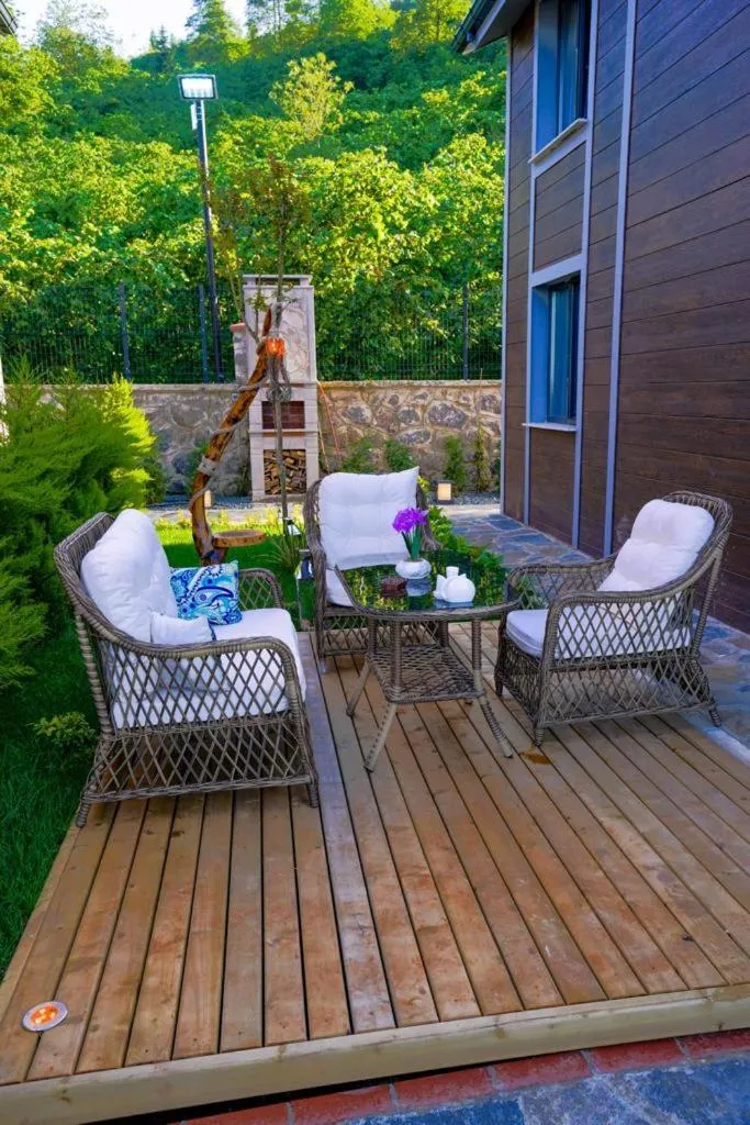 POISON GARDEN SUİTE