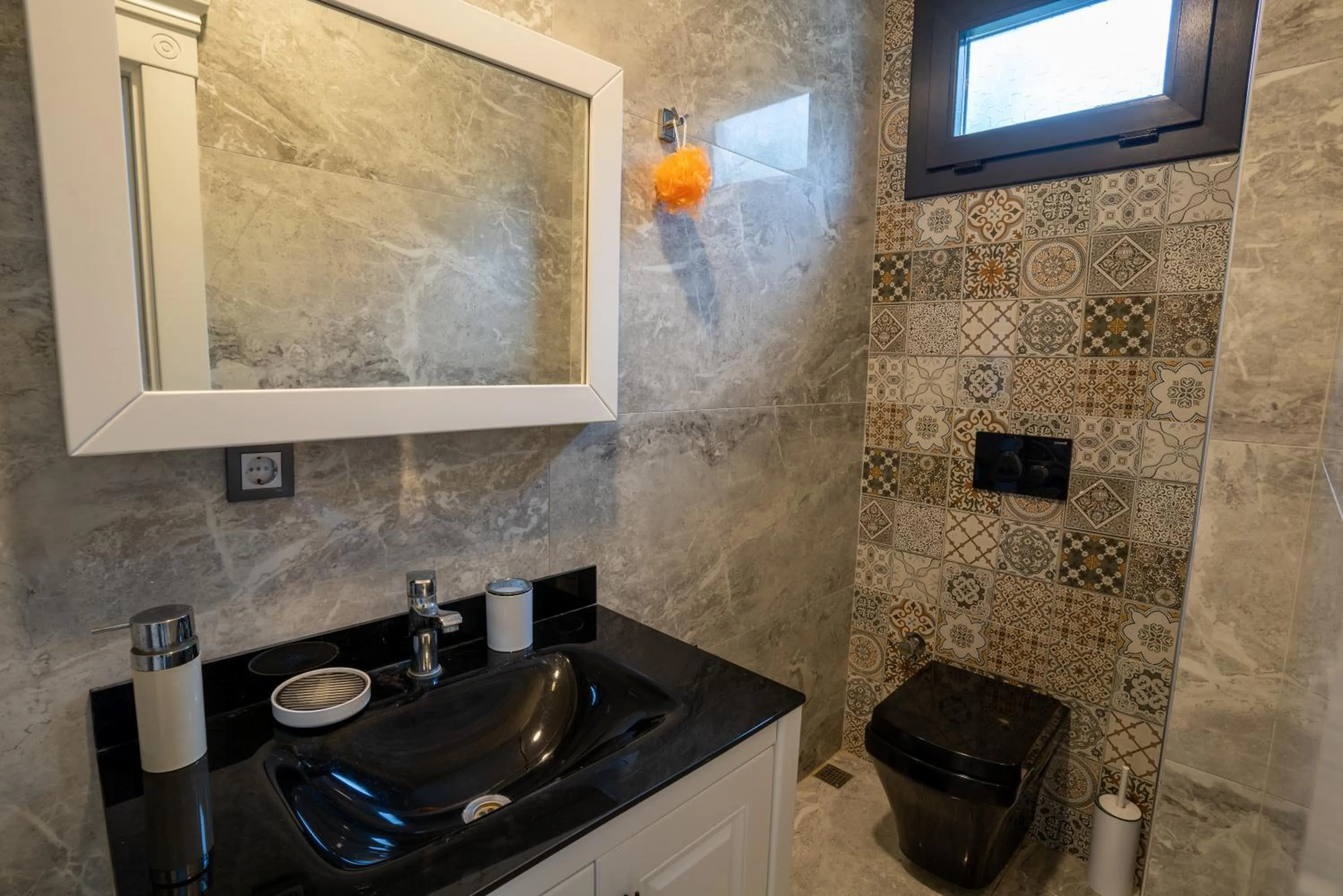 POISON GARDEN SUİTE