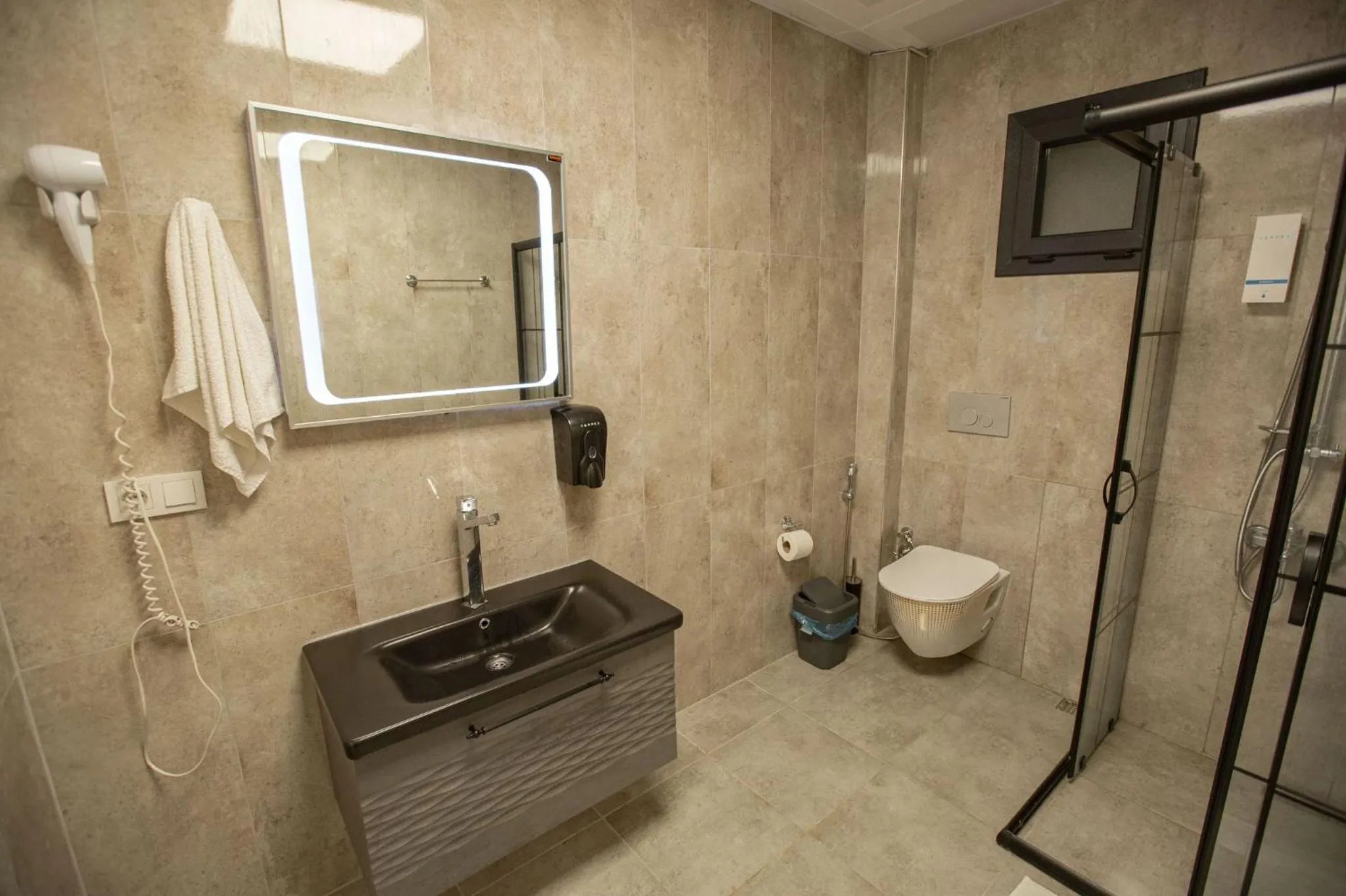 POISON GARDEN SUİTE