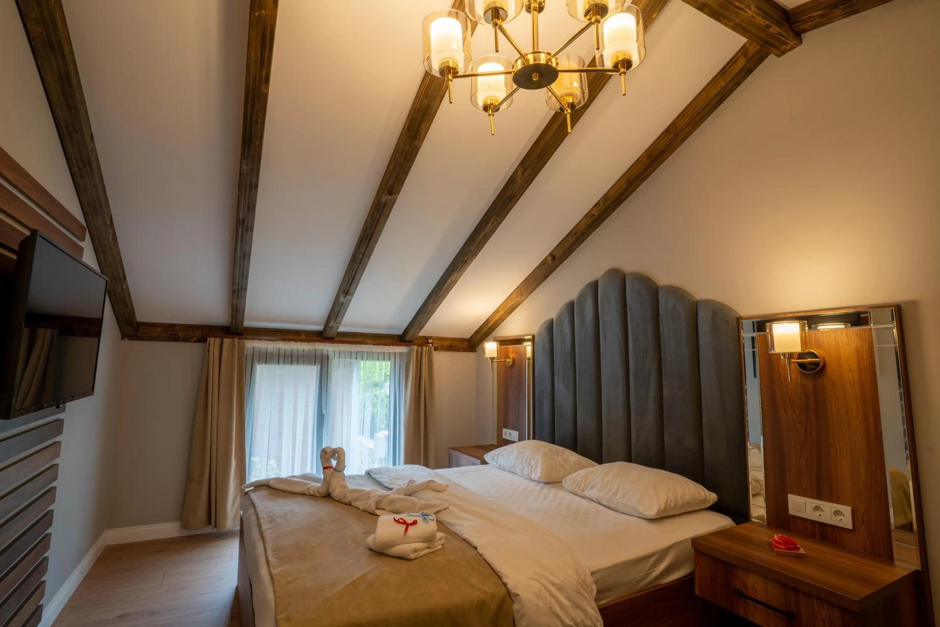 Bed in POISON GARDEN SUİTE