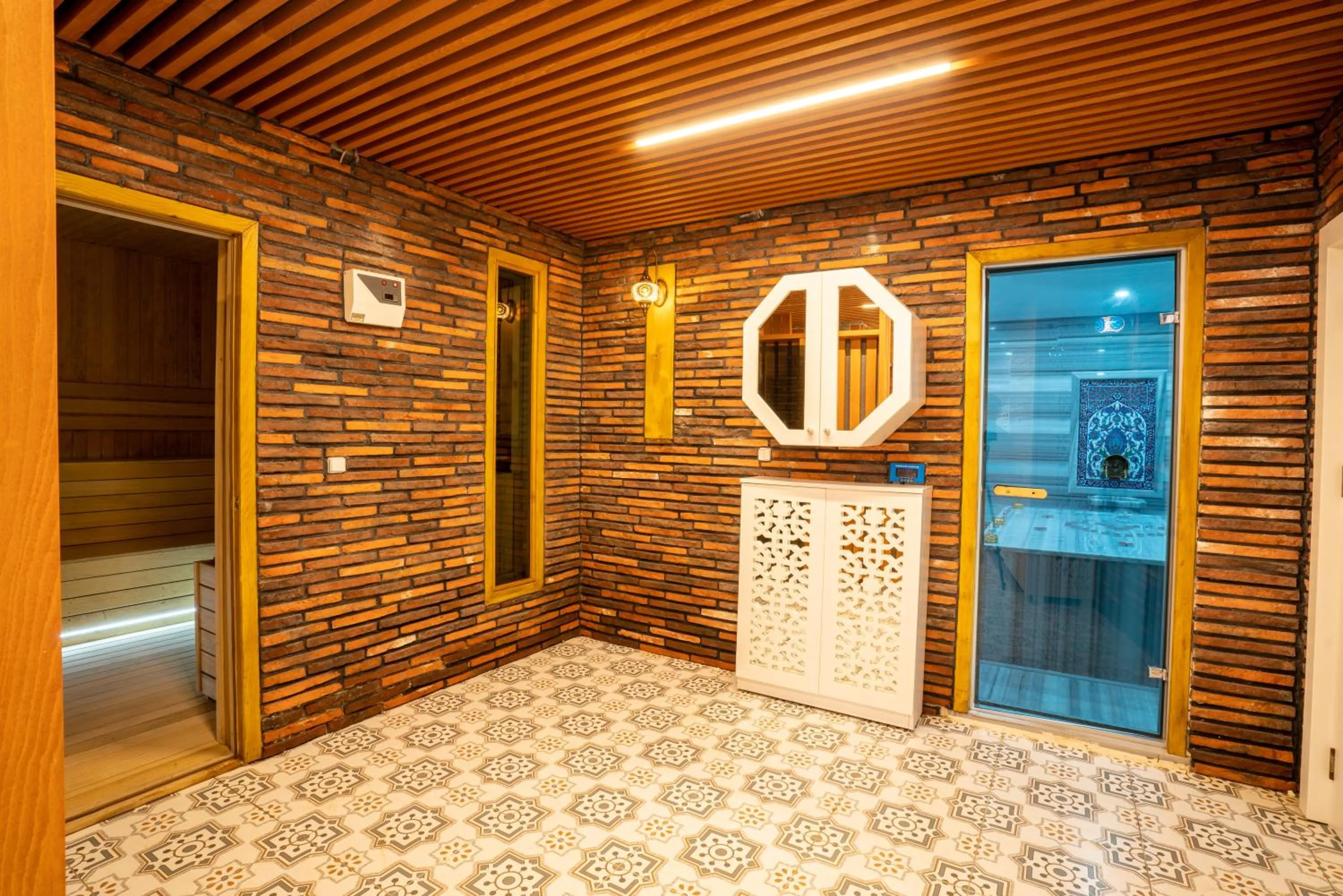 Bed in POISON GARDEN SUİTE