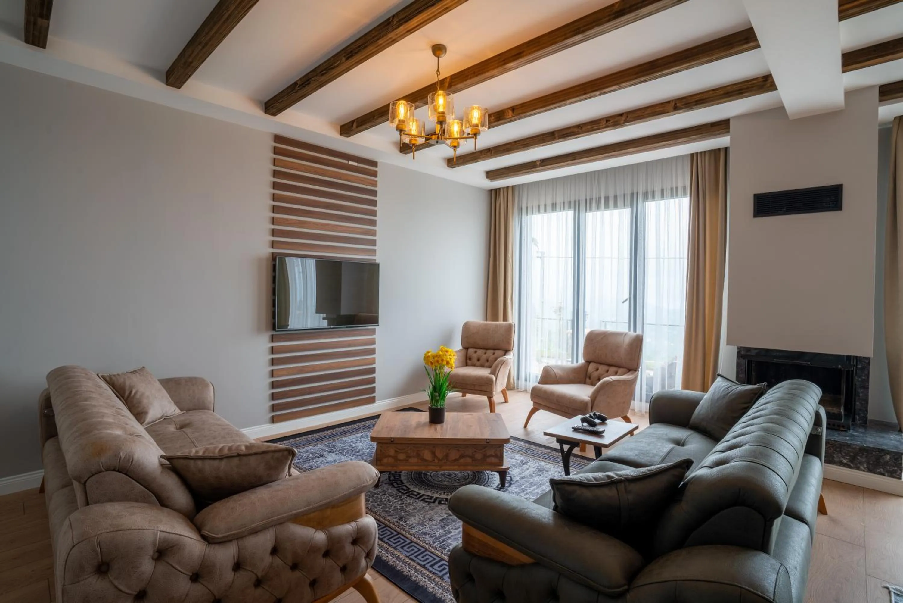 POISON GARDEN SUİTE