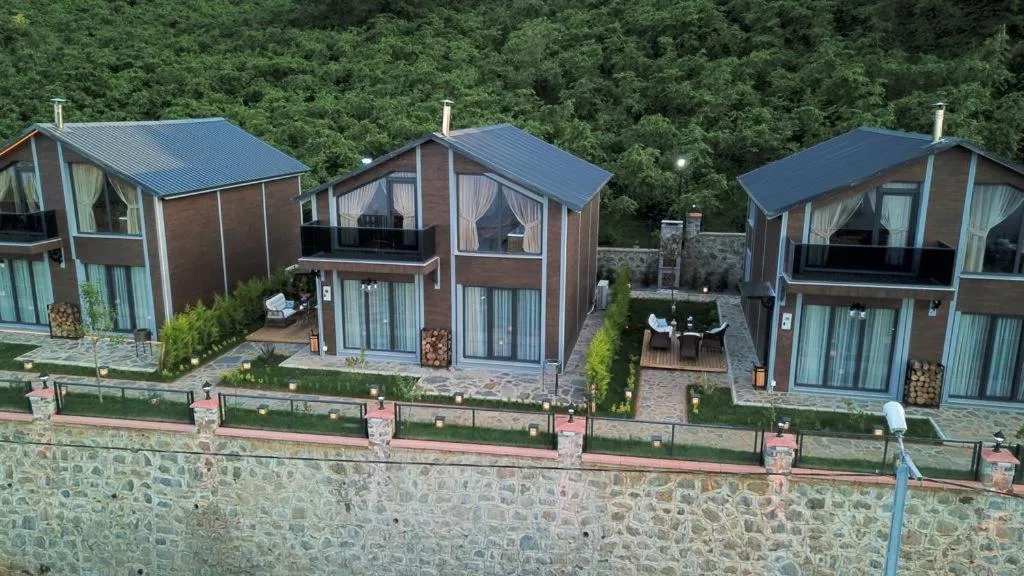 POISON GARDEN SUİTE