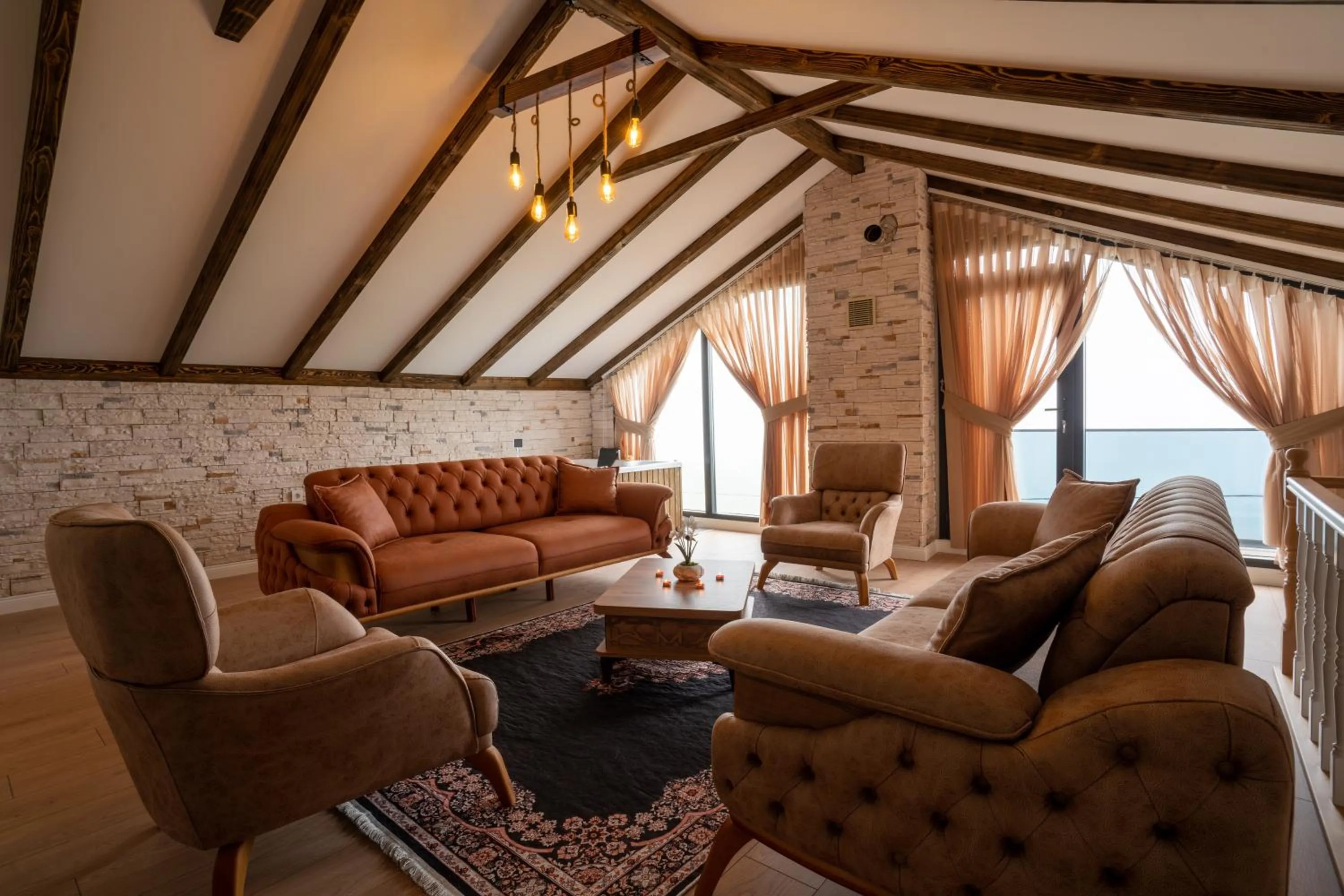 POISON GARDEN SUİTE