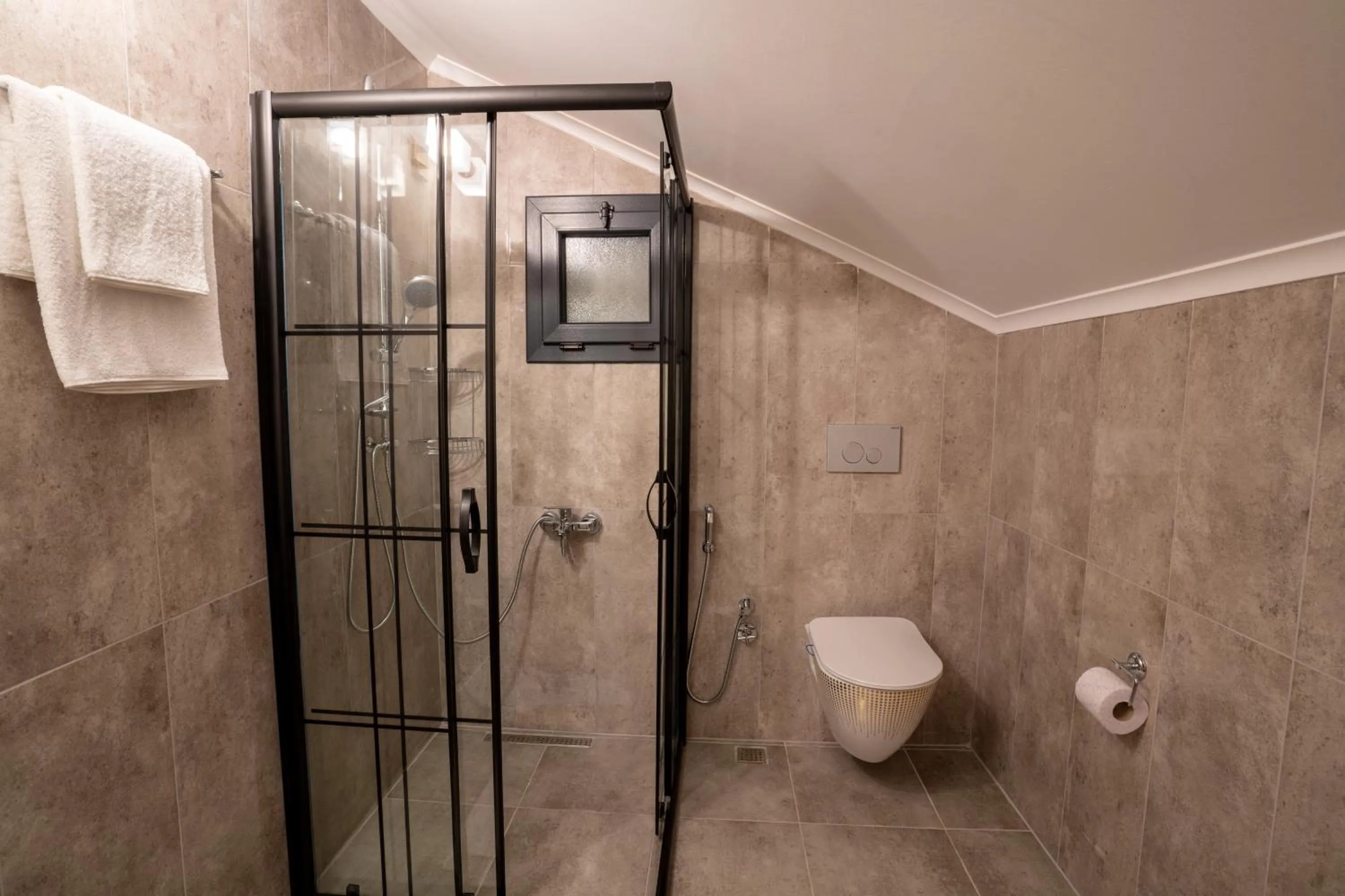 POISON GARDEN SUİTE