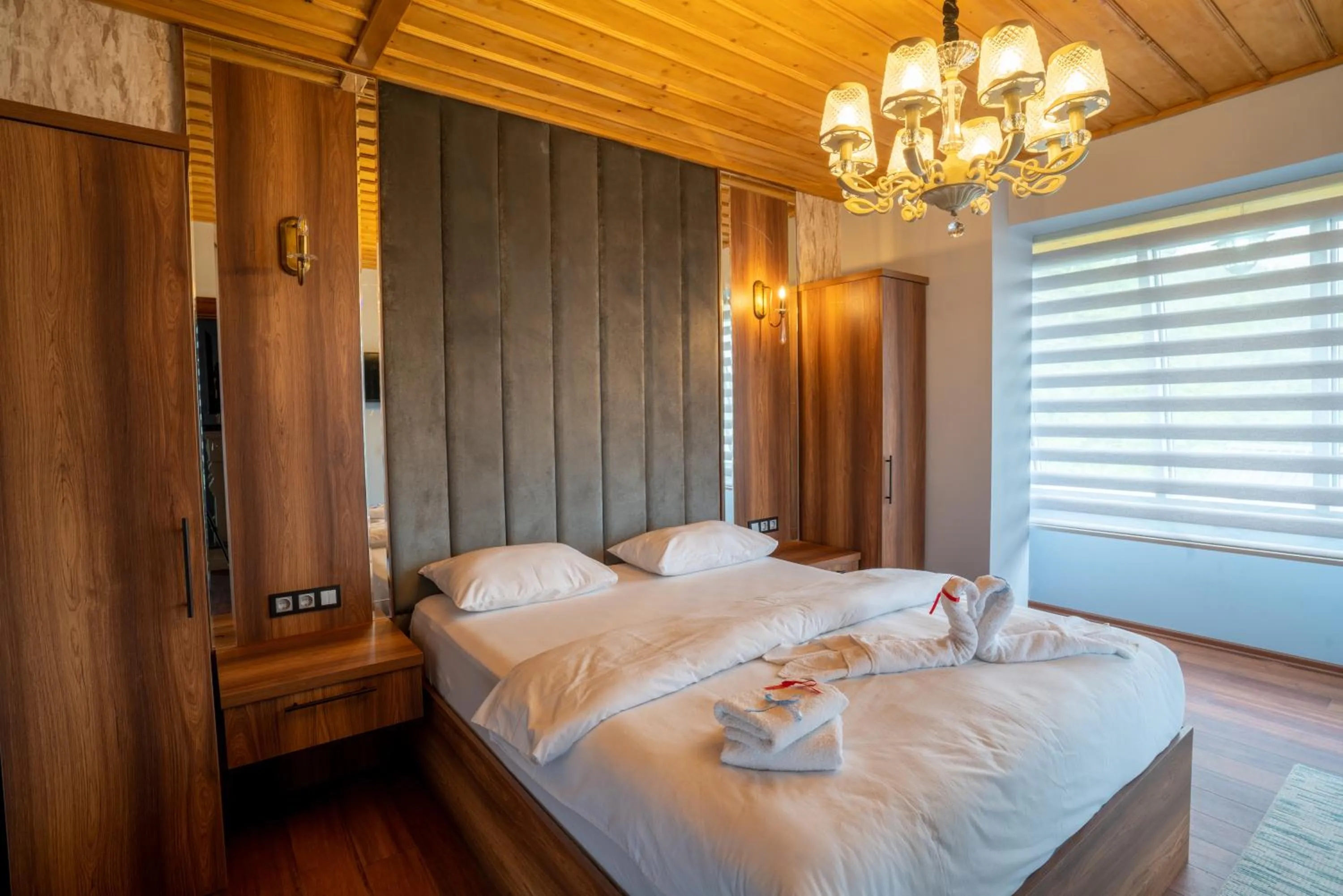 Bedroom, Bed in POISON GARDEN SUİTE