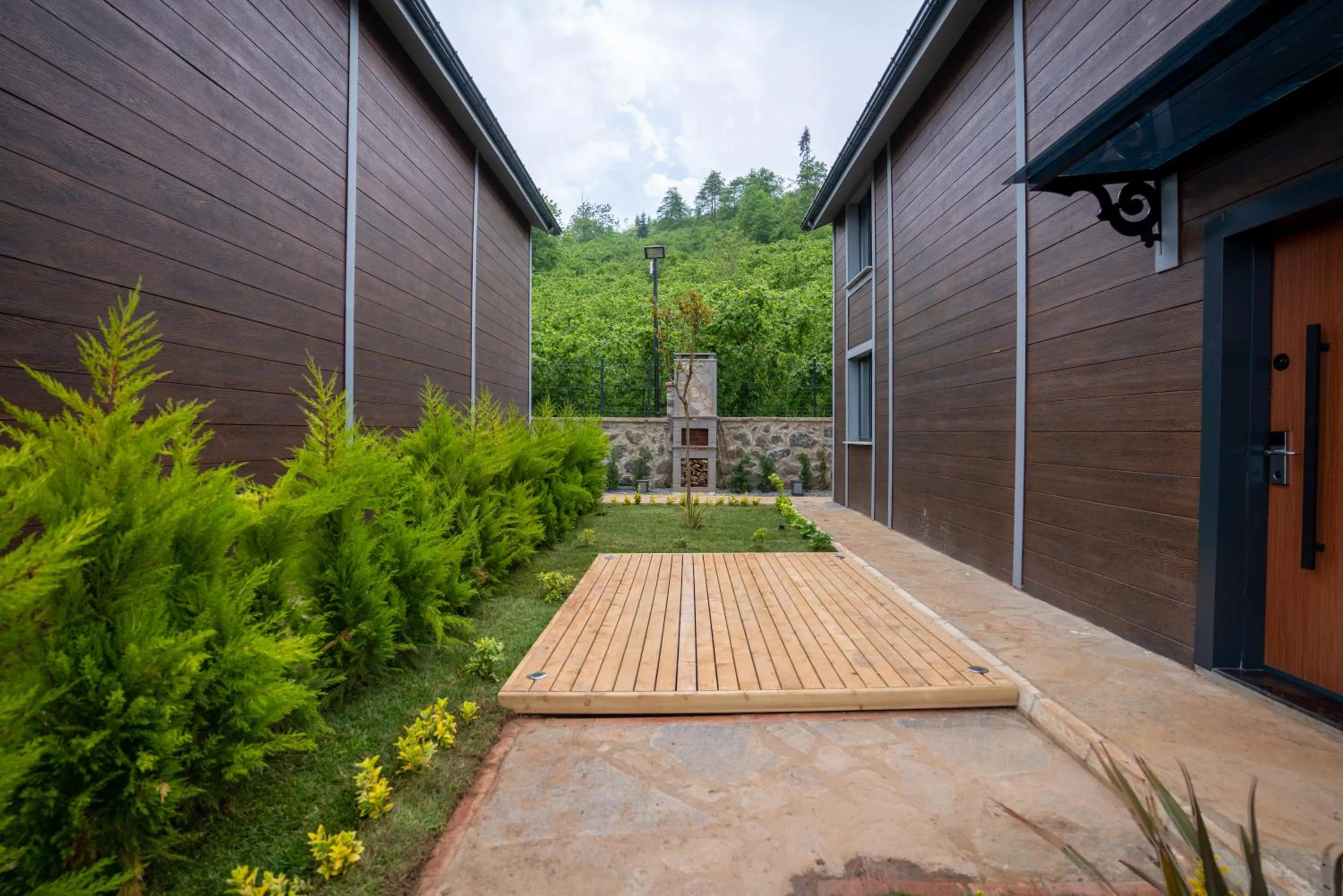 POISON GARDEN SUİTE