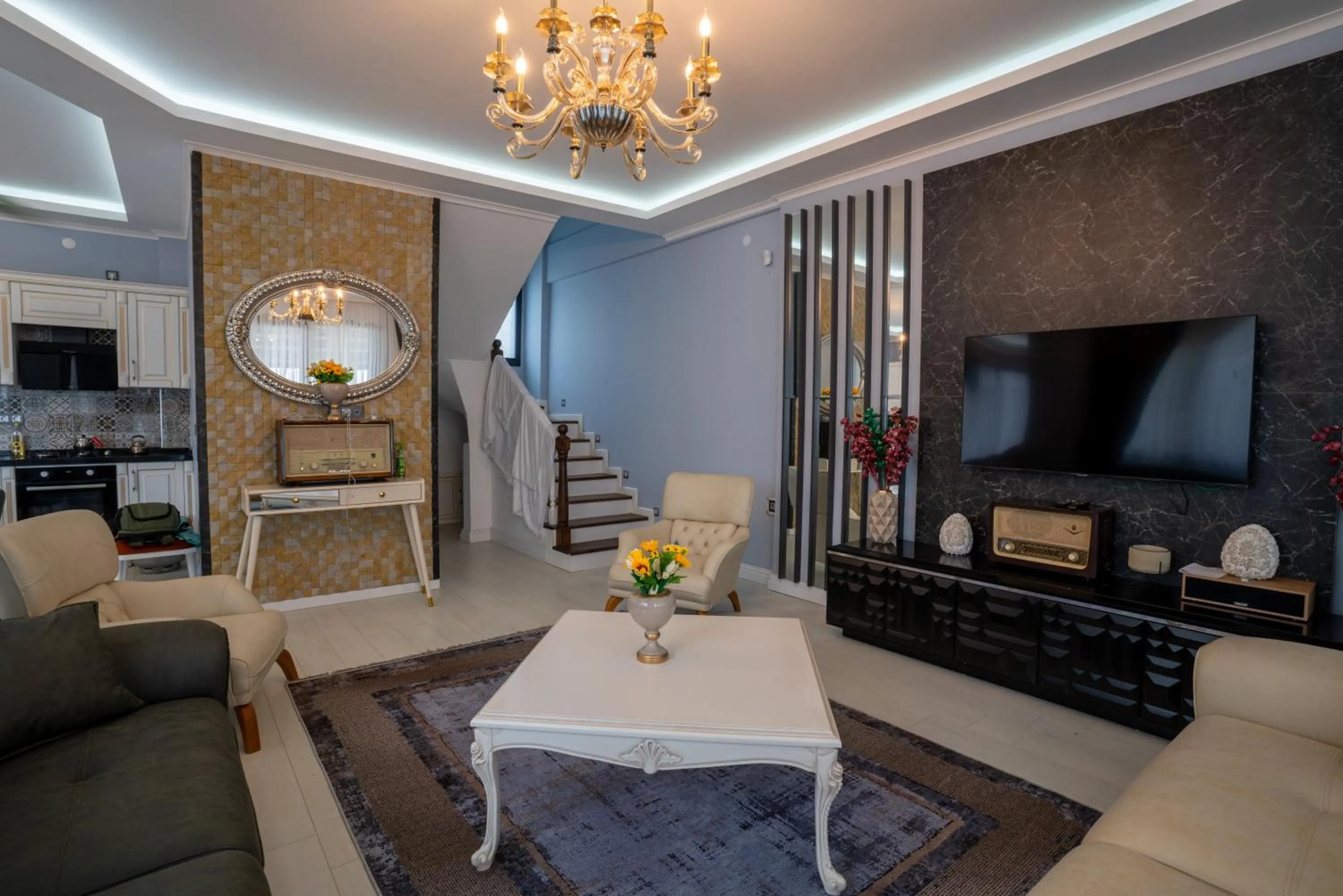 POISON GARDEN SUİTE