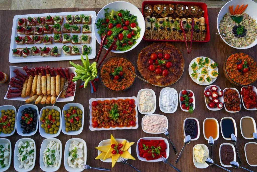 POISON GARDEN SUİTE