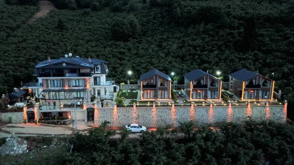 POISON GARDEN SUİTE