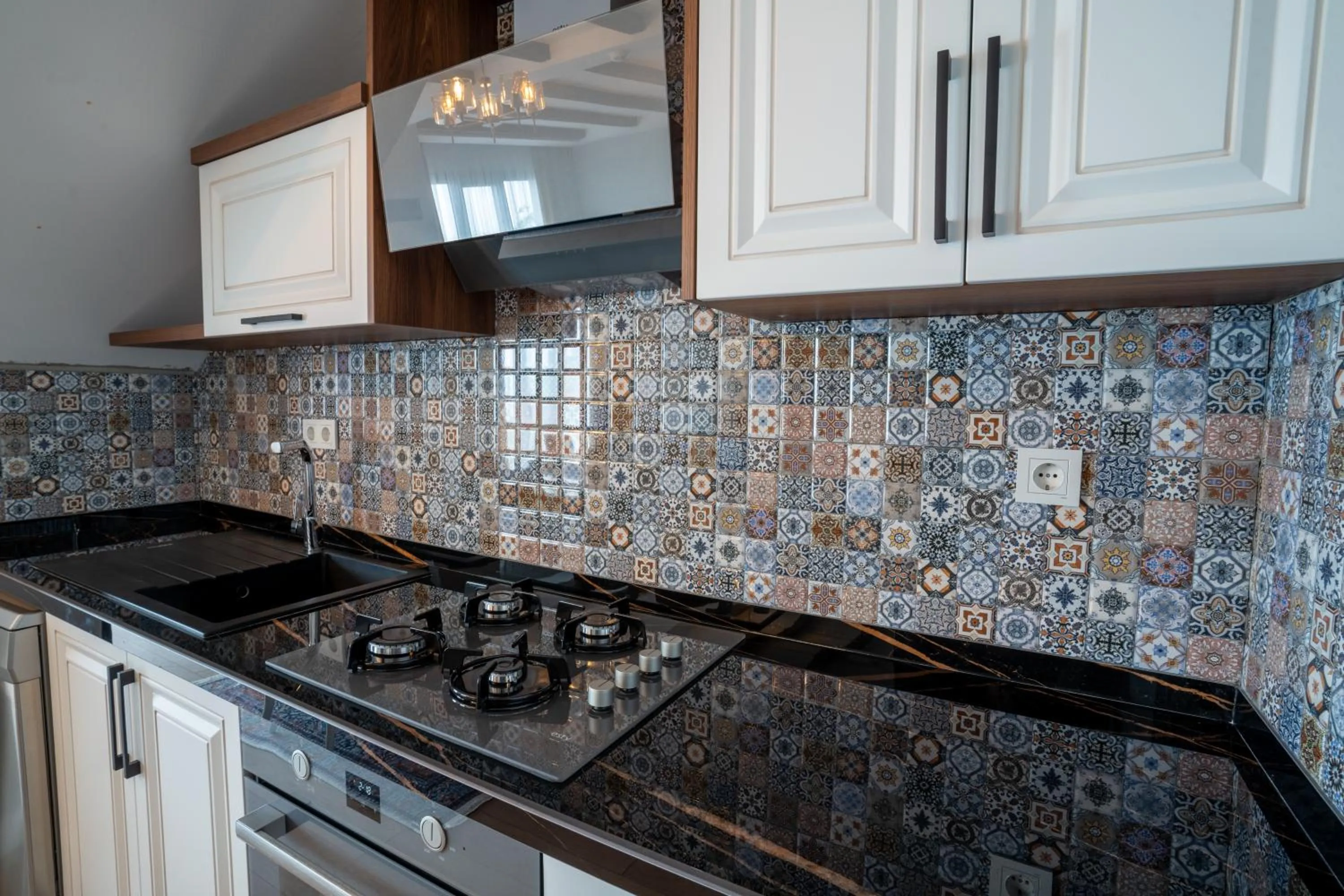 POISON GARDEN SUİTE