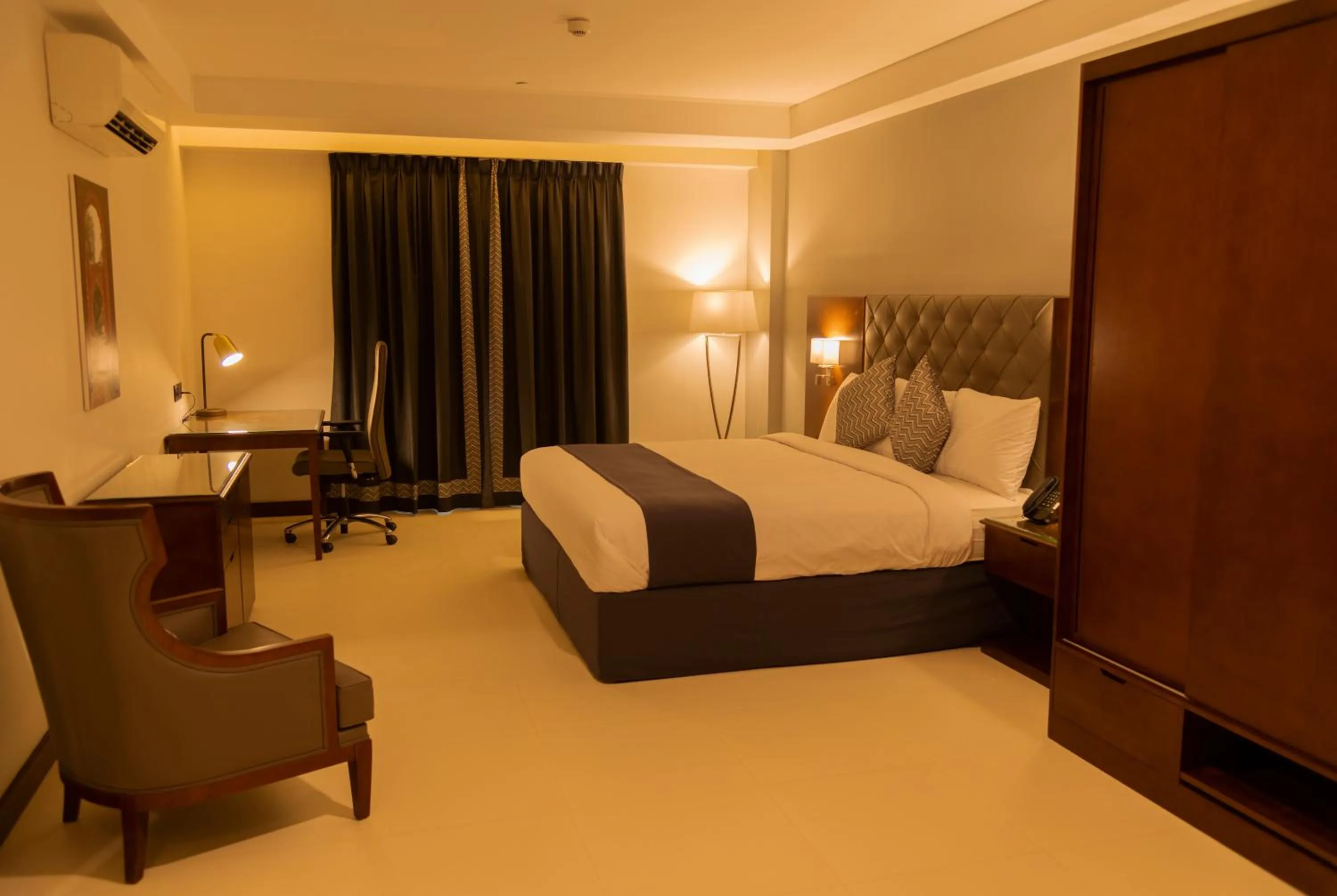 Bedroom, Bed in Tulip Inn Majan Hotel and Suites Salalah