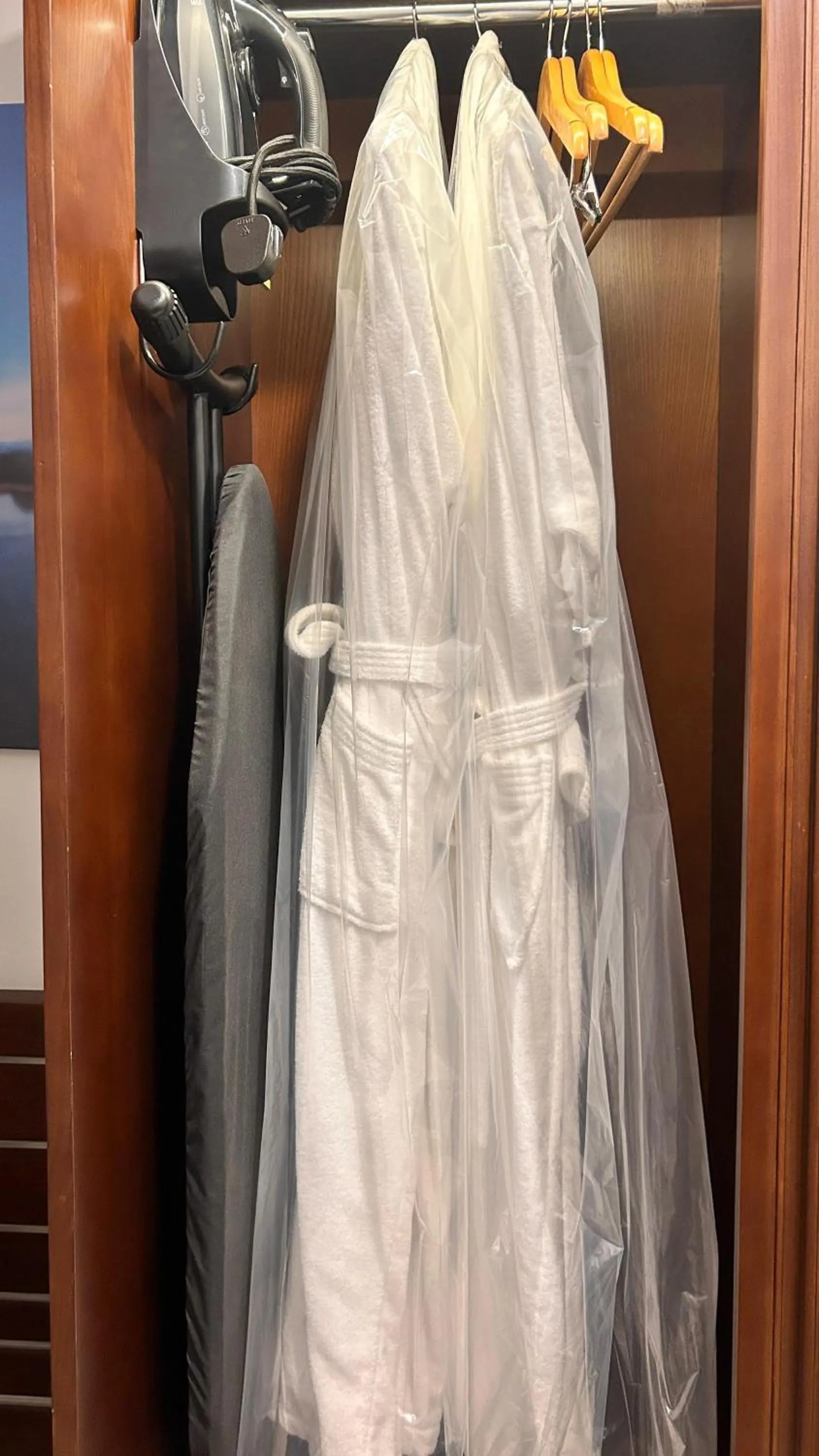 wardrobe in Tulip Inn Majan Hotel and Suites Salalah