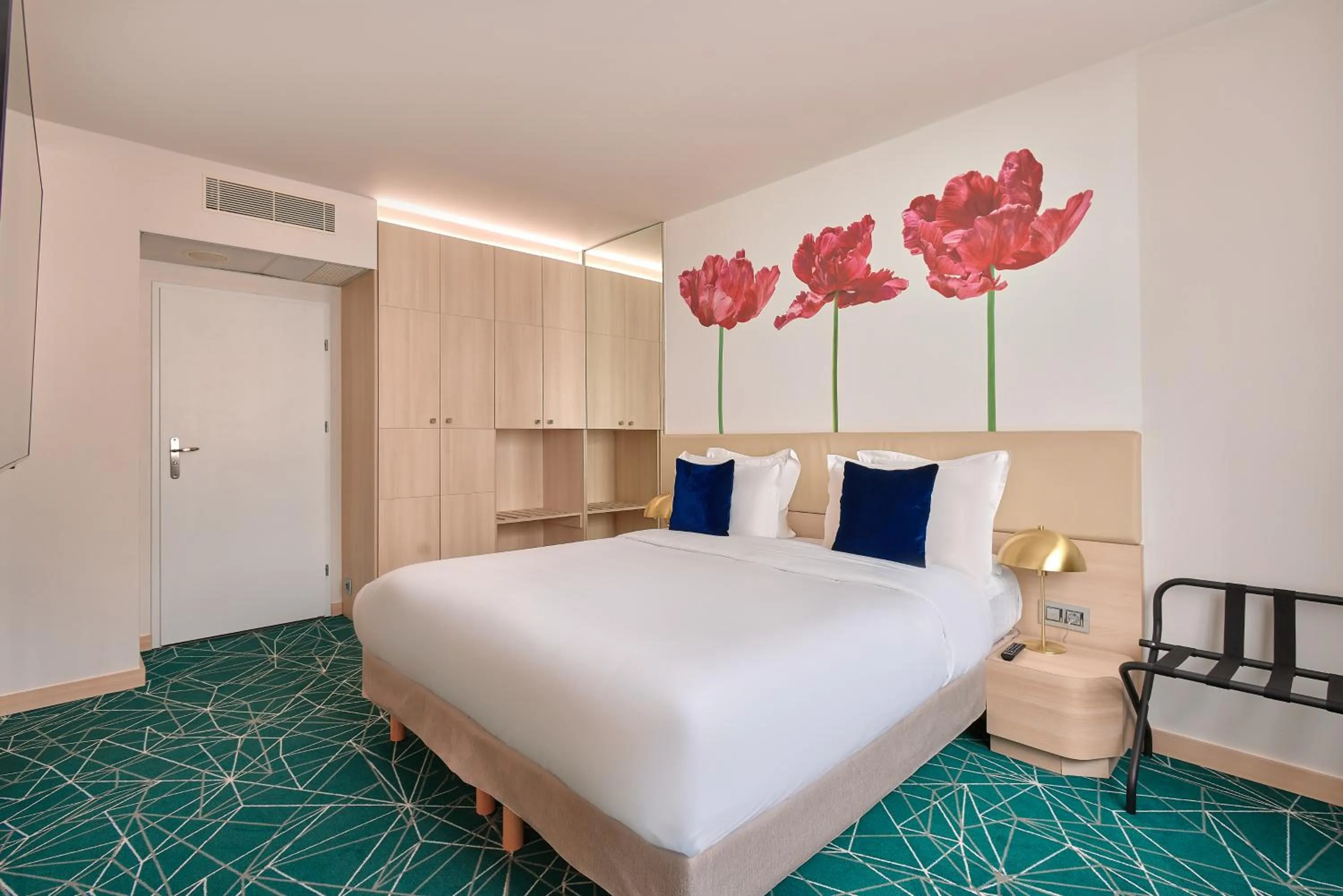 Bedroom, Bed in Golden Tulip Warszawa Centrum