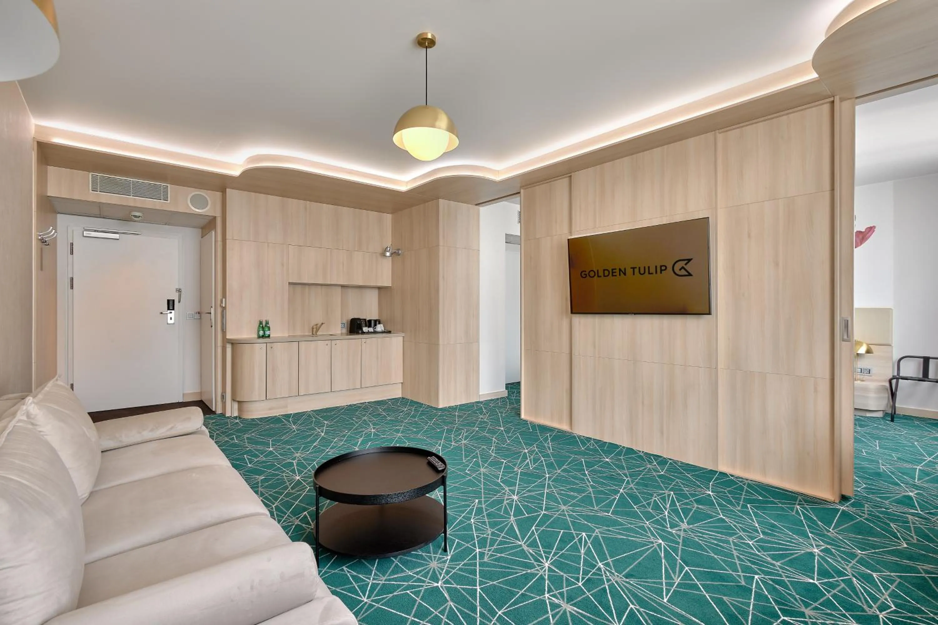 Bedroom in Golden Tulip Warszawa Centrum