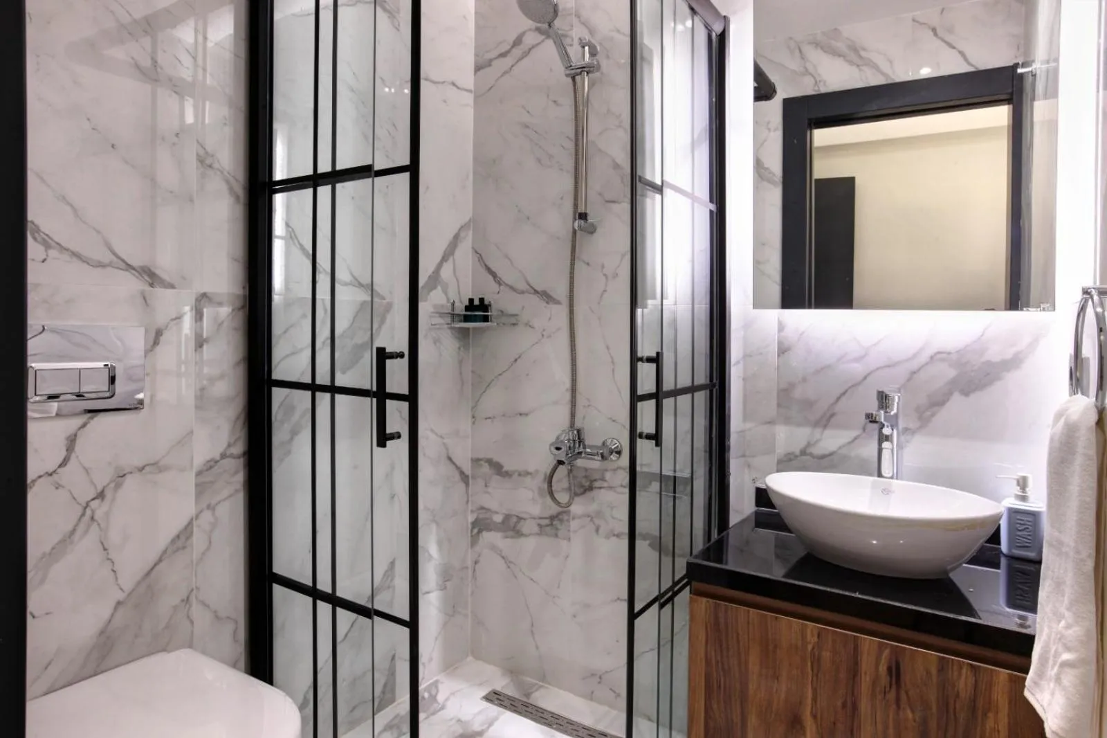 Shower in Sultan Mansion