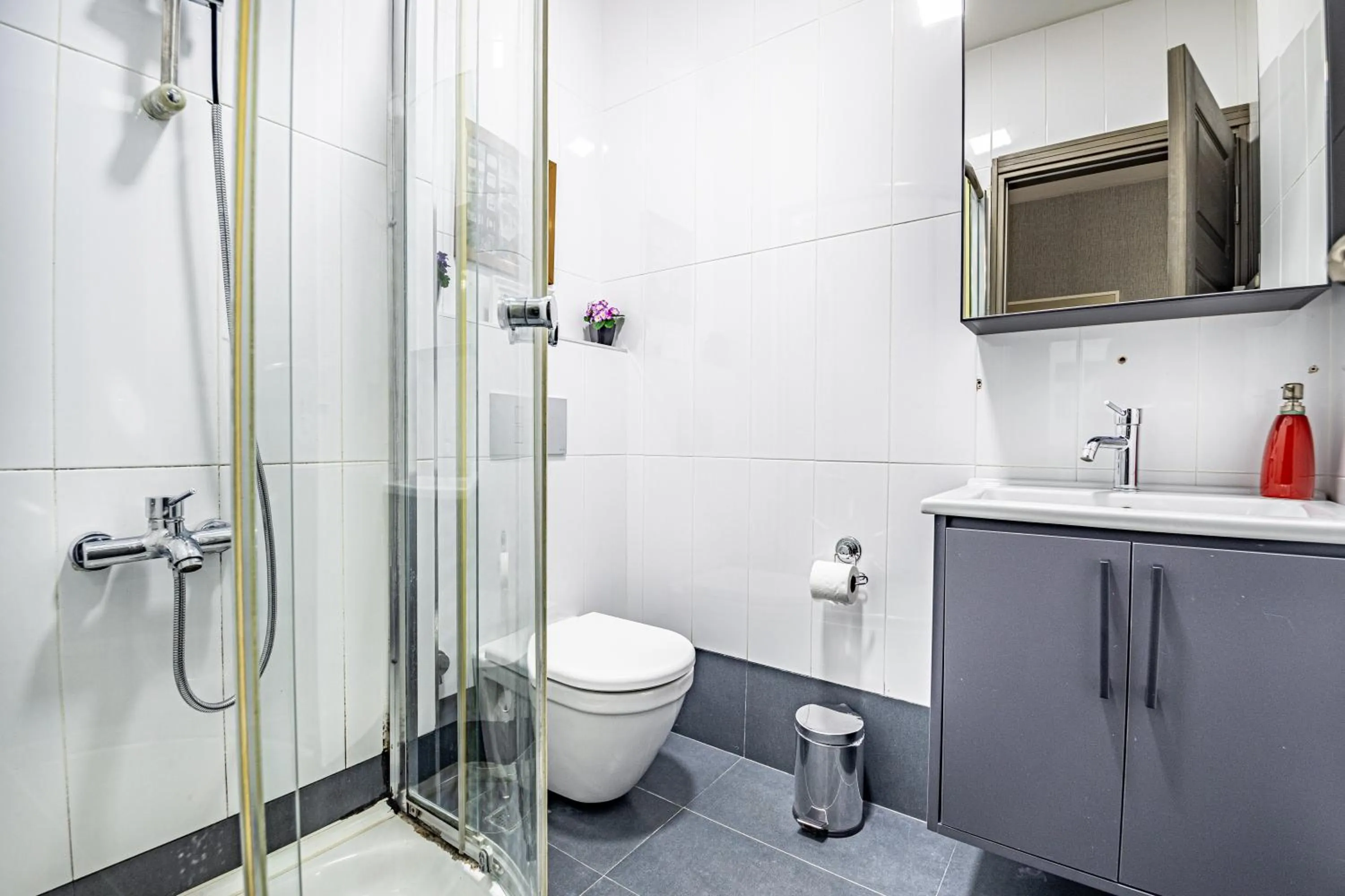 Shower in Sultan Mansion