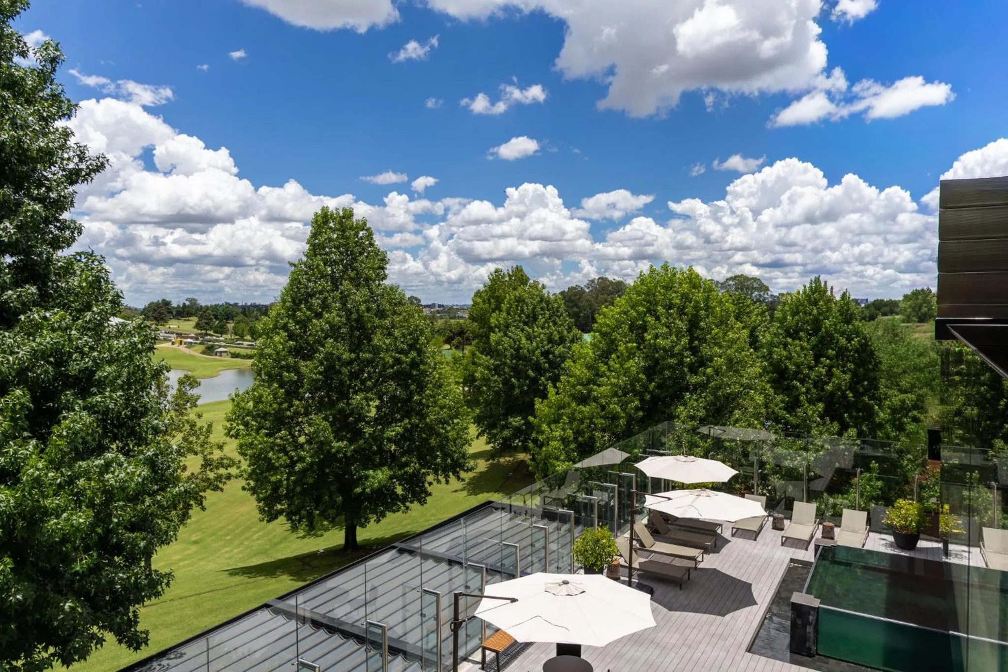 Suryaa Hotel Pinhais, Curio Collection by Hilton