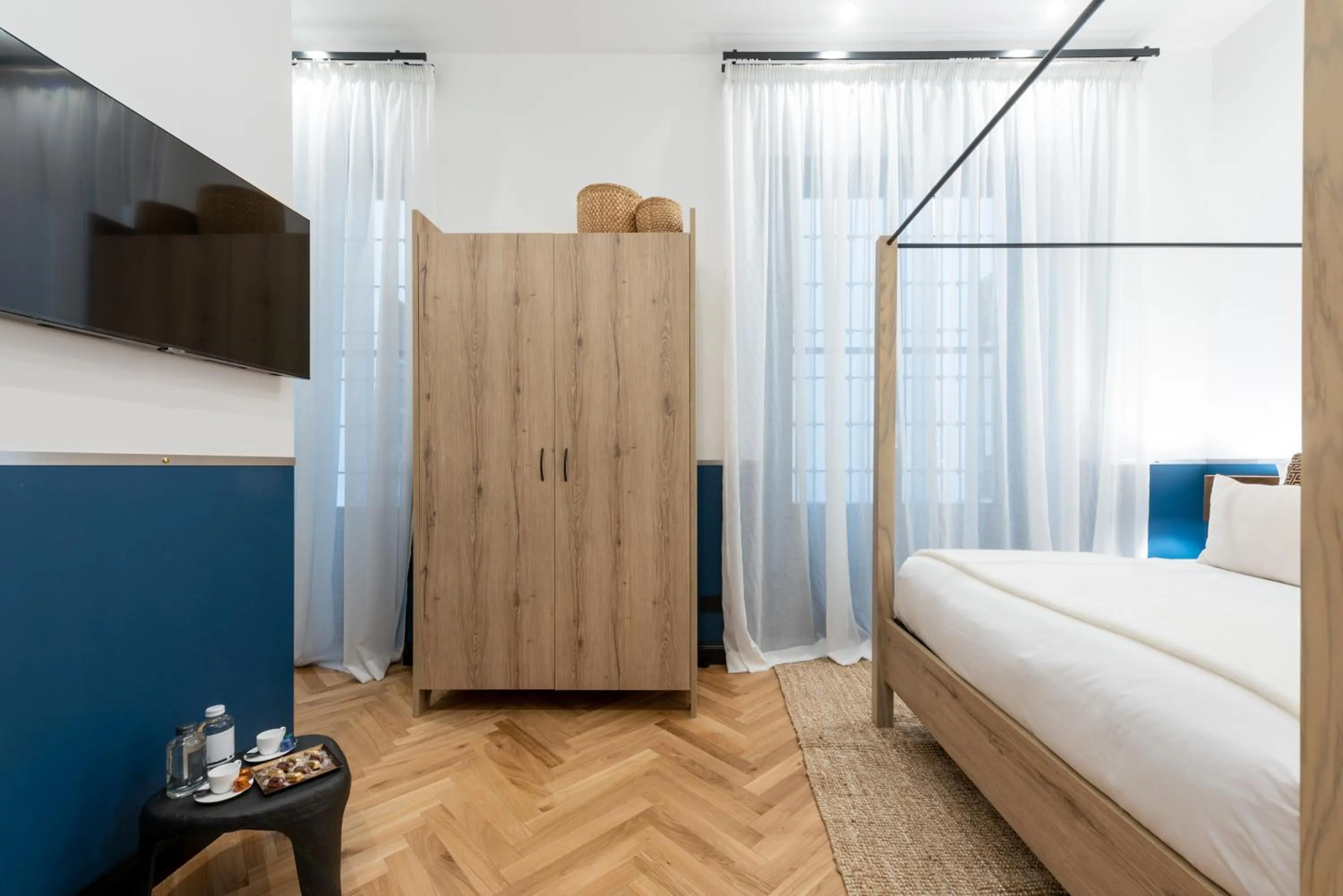 wardrobe, Bed in The Couper Castello
