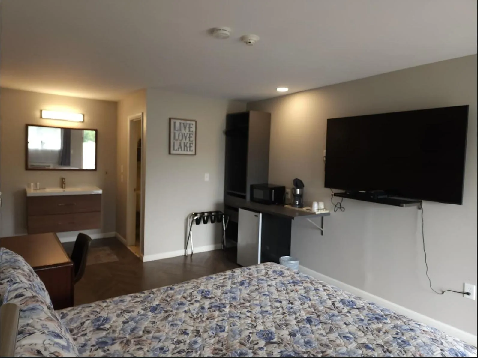 Bedroom, Bed in Hotel Lake Anna