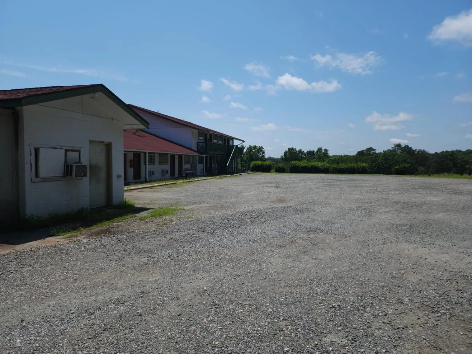 Property building in Hotel Lake Anna