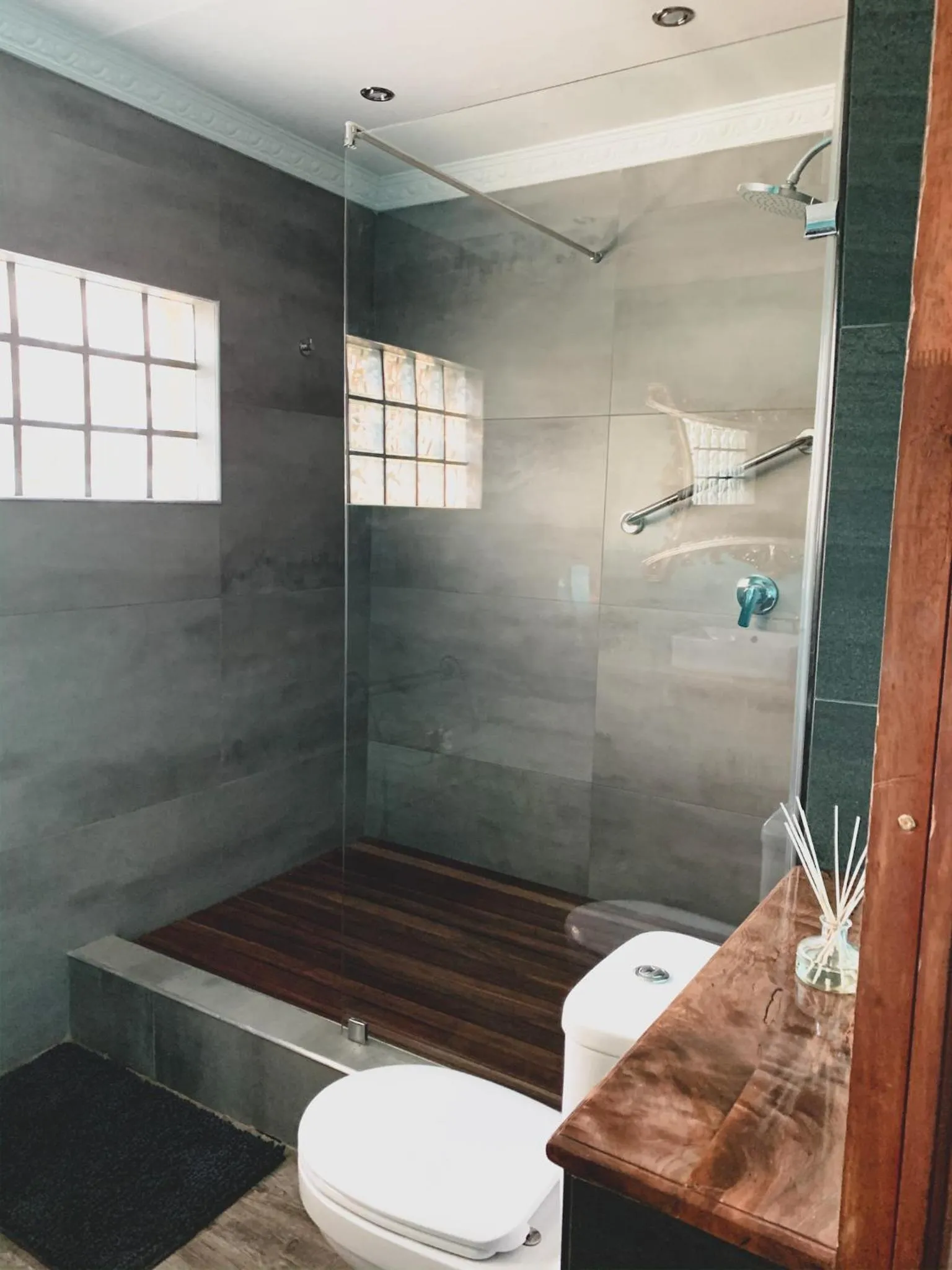 Bathroom in Danlee Overnight Accommodation