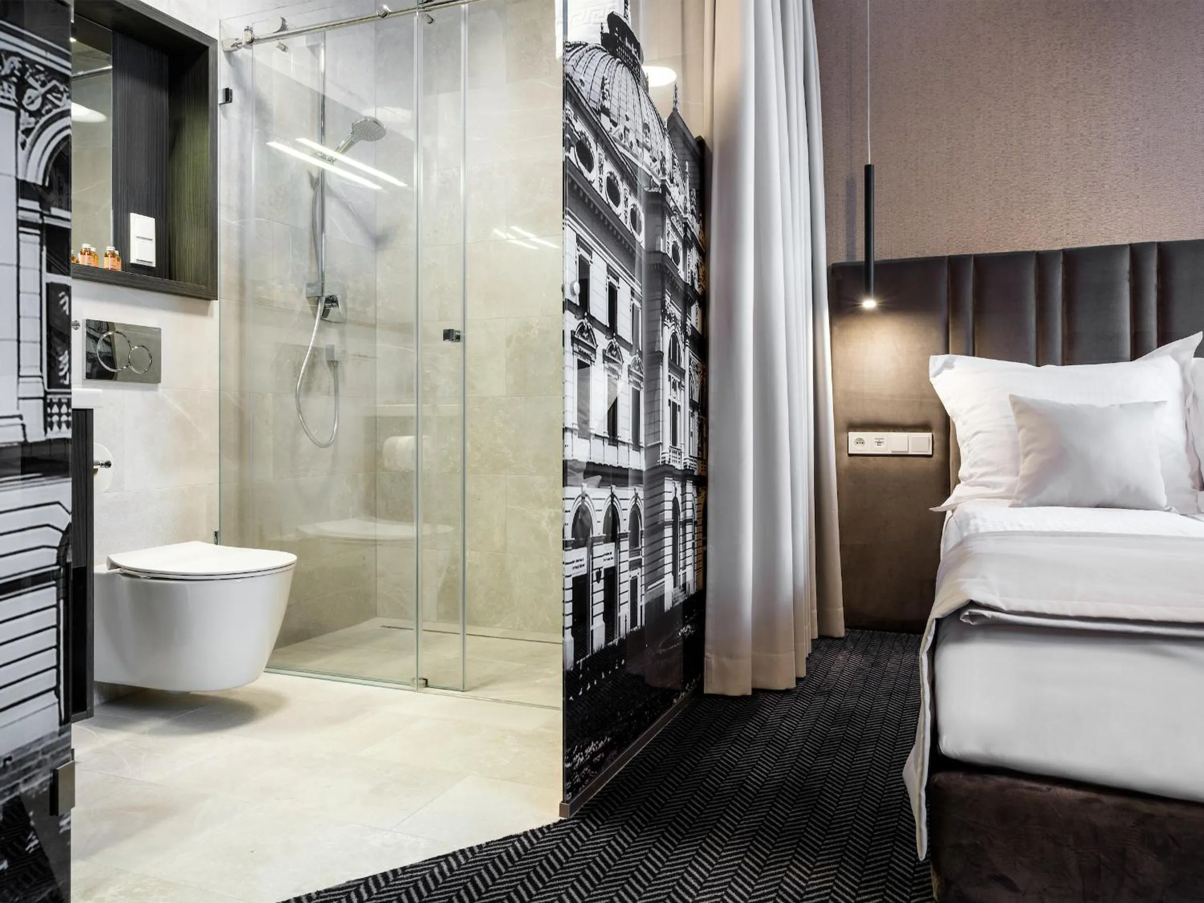 Bathroom, Bed in Hotel Logos Kraków