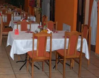 Restaurant/places to eat in Hotel Bona