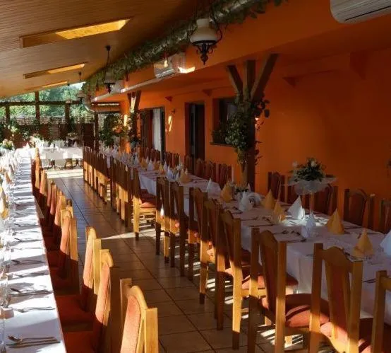 Restaurant/places to eat in Hotel Bona