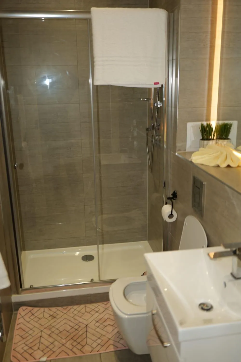 Bathroom in MK SHORTSTAY DELUXE-Flat 2