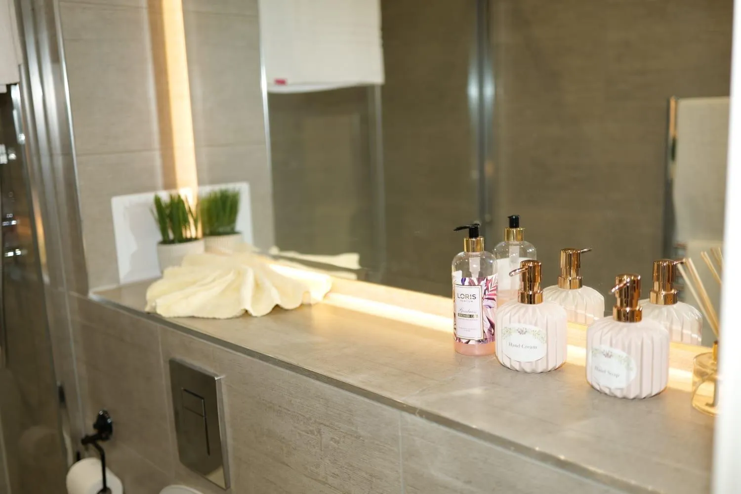 Bathroom in MK SHORTSTAY DELUXE-Flat 2