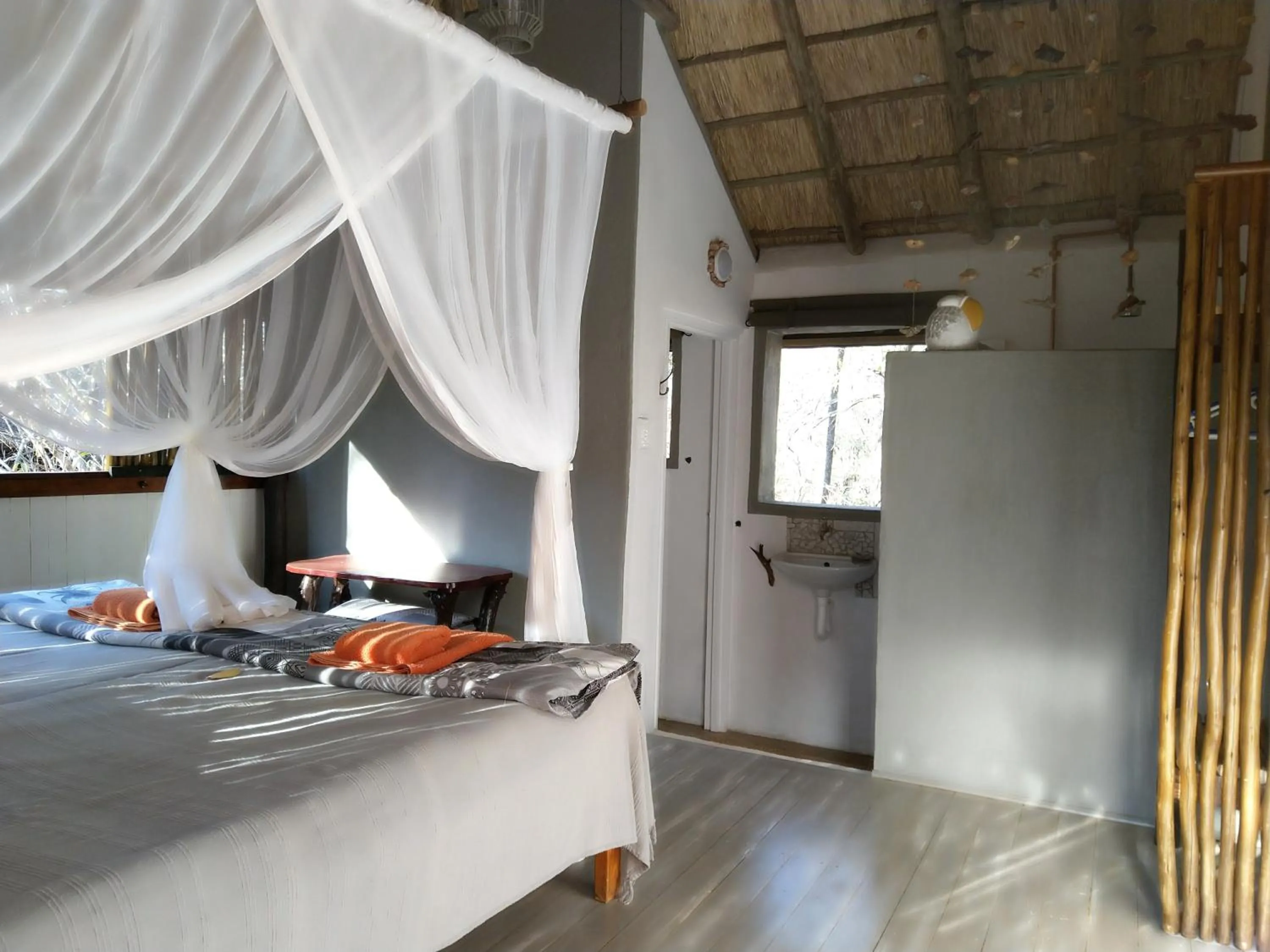 Photo of the whole room, Bed in Off Beat Safaris Bush Lodge