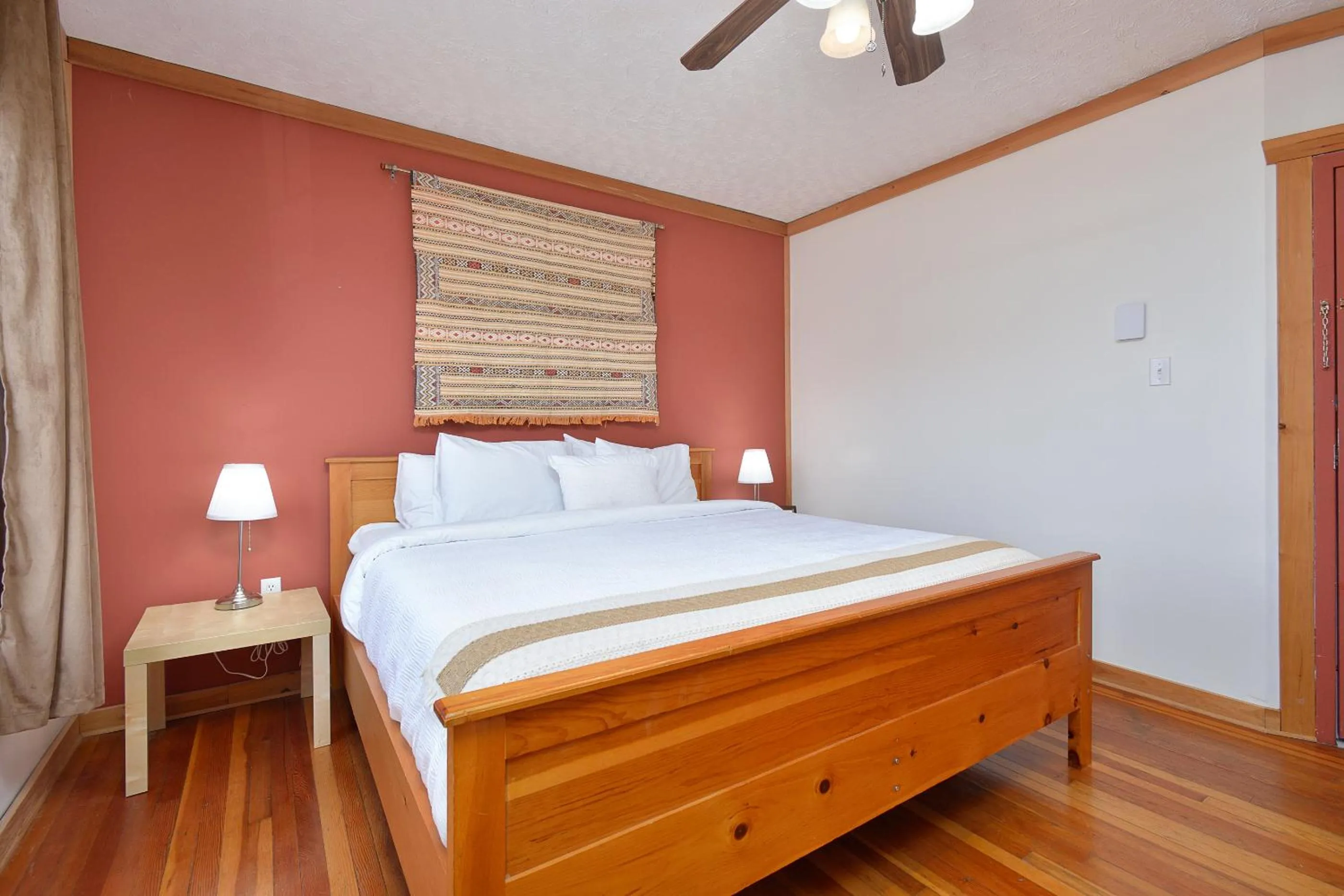 Bed in Pepperell Place Inn Inc.