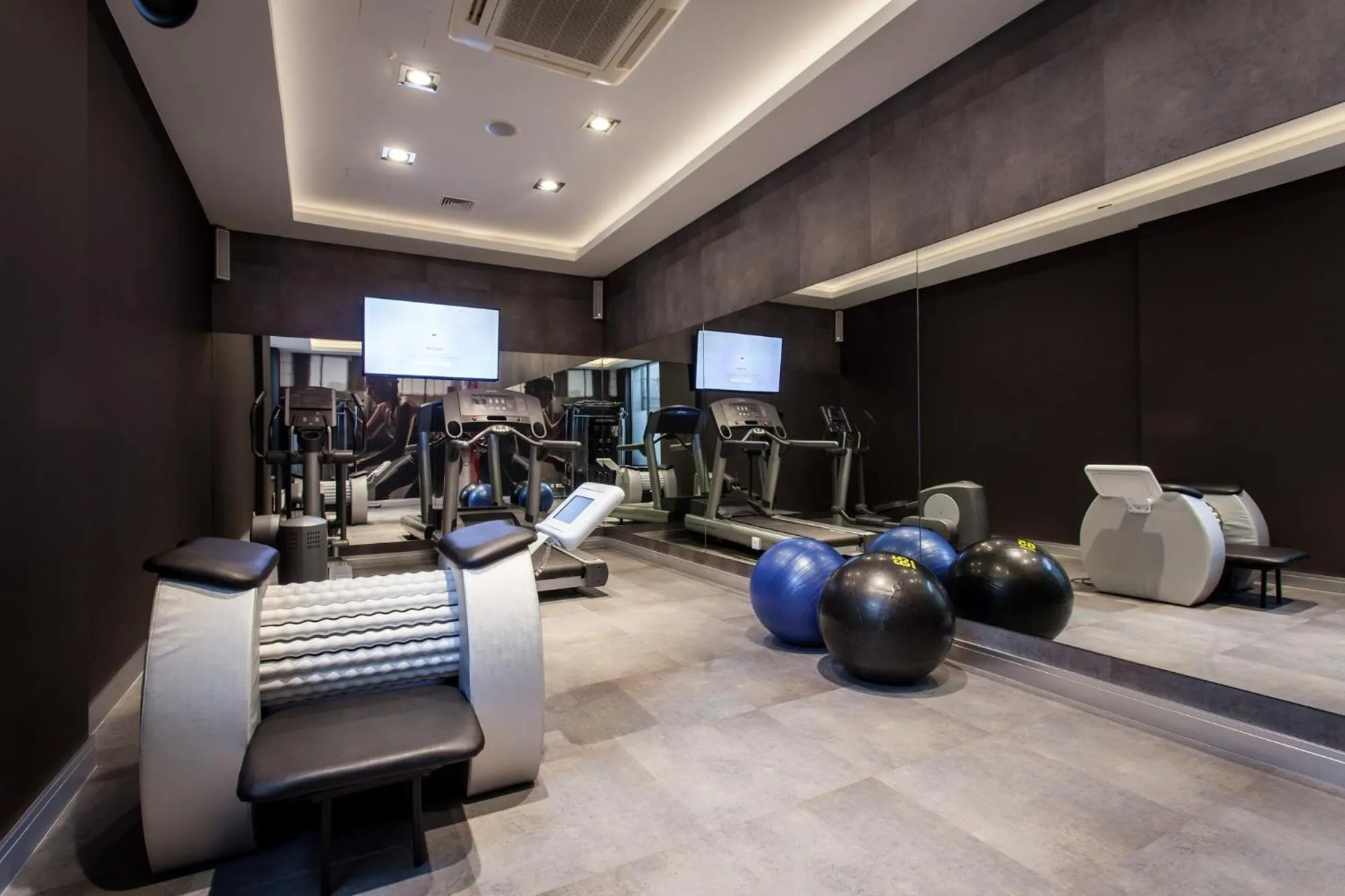 Fitness centre/facilities in Mamaison Residence Diana