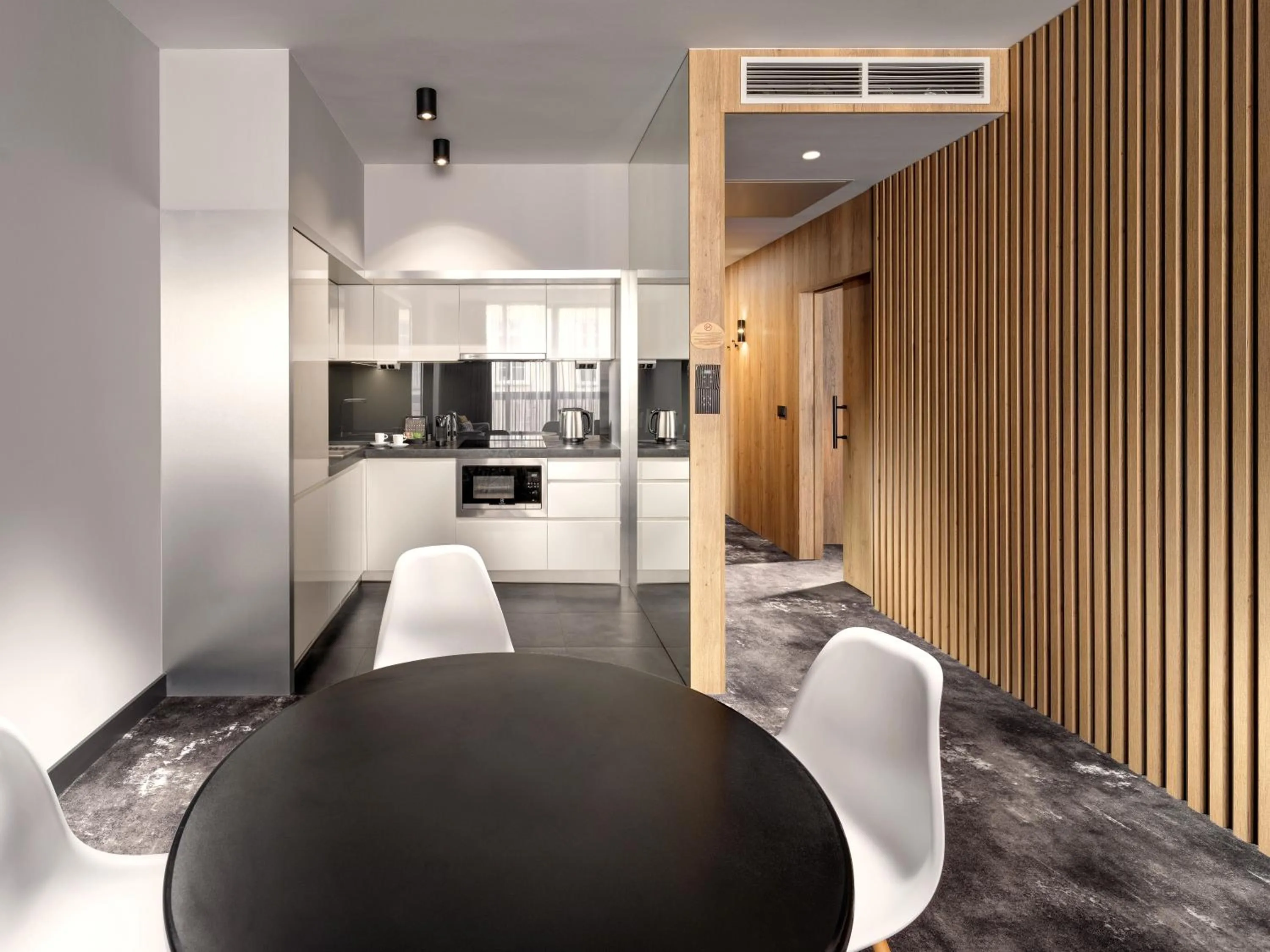 Kitchen or kitchenette in Mamaison Residence Diana