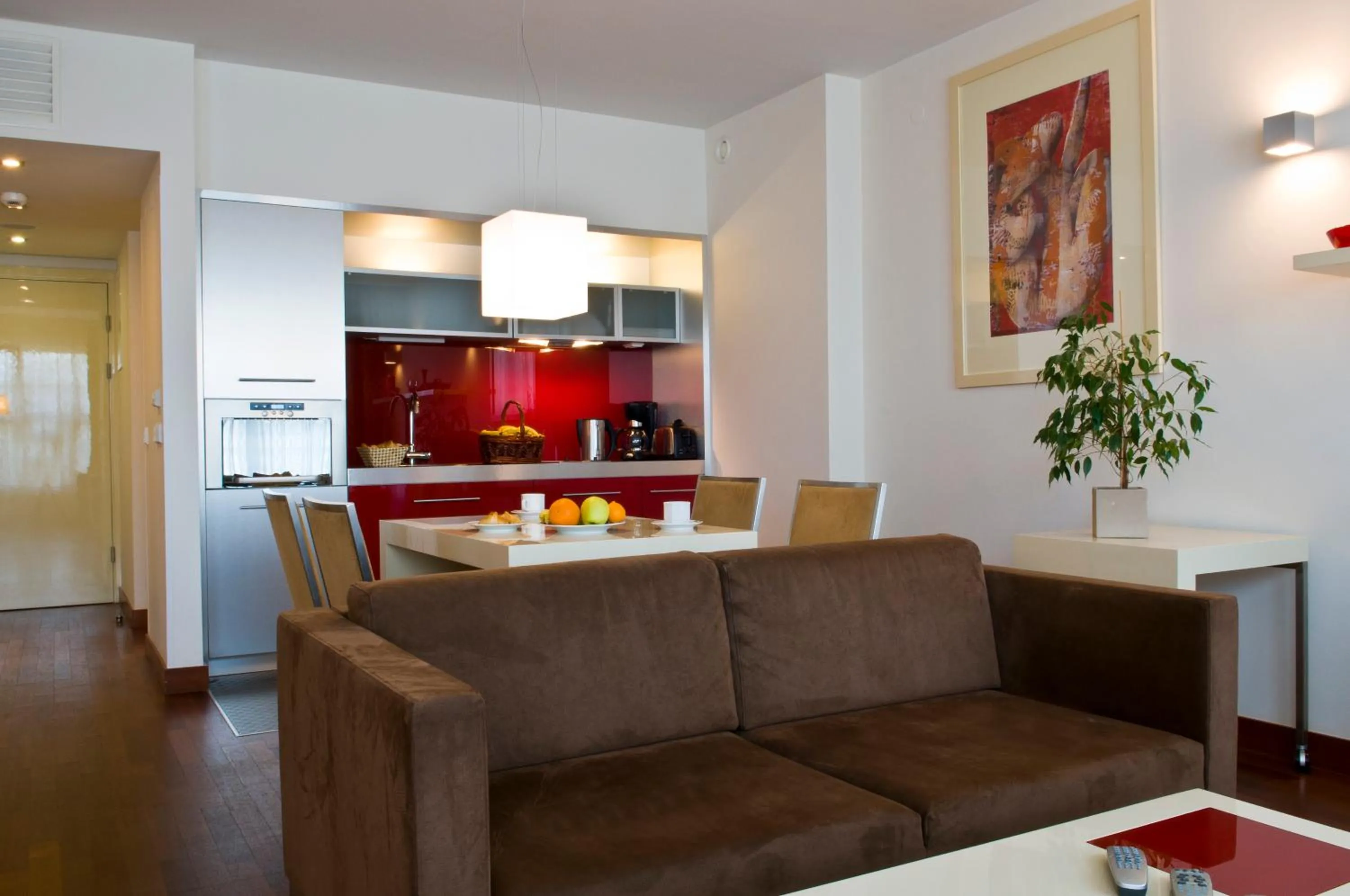 Kitchen or kitchenette in Mamaison Residence Diana