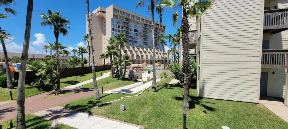 Swimming pool in Bahia Mar #426