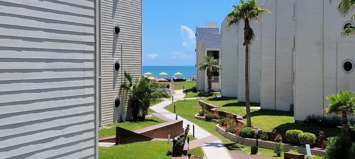 Swimming pool in Bahia Mar #426