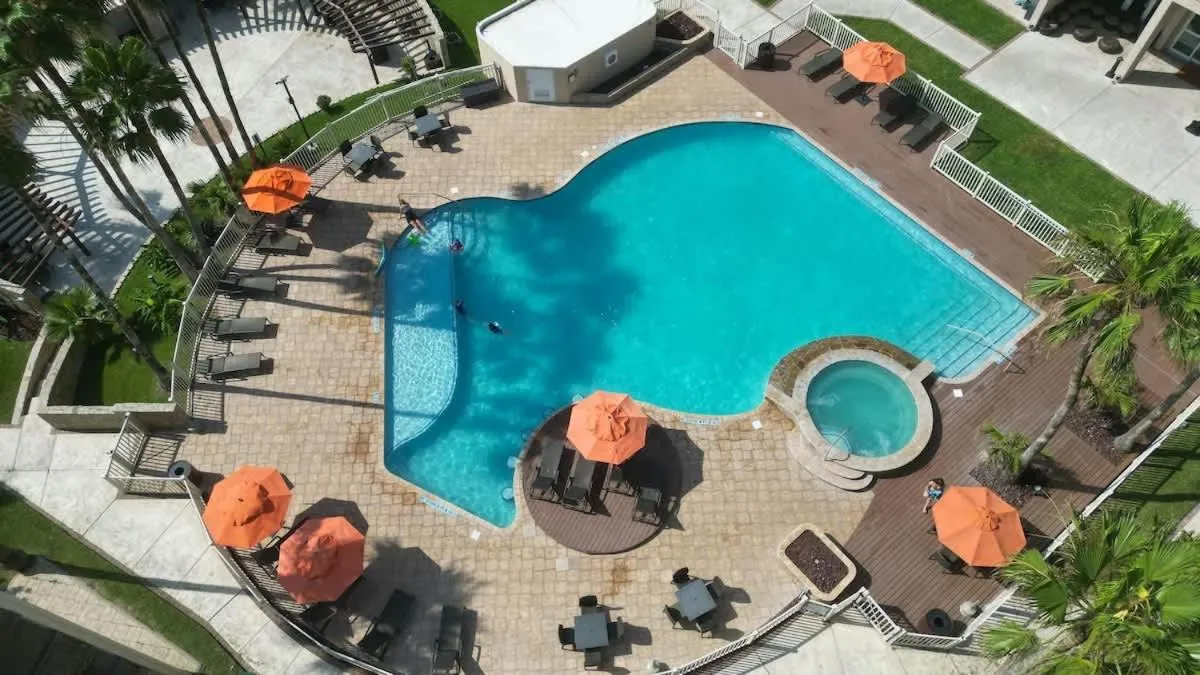 Swimming pool in Bahia Mar #426